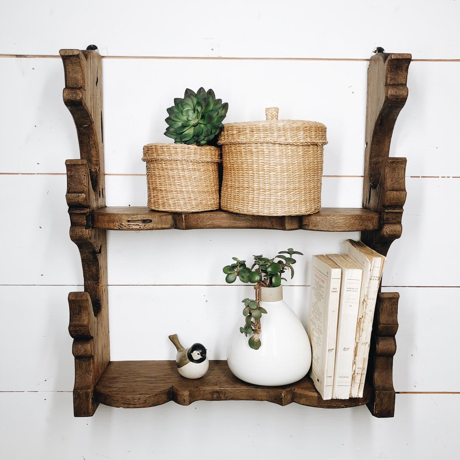 Artisanal shelf in raw wood