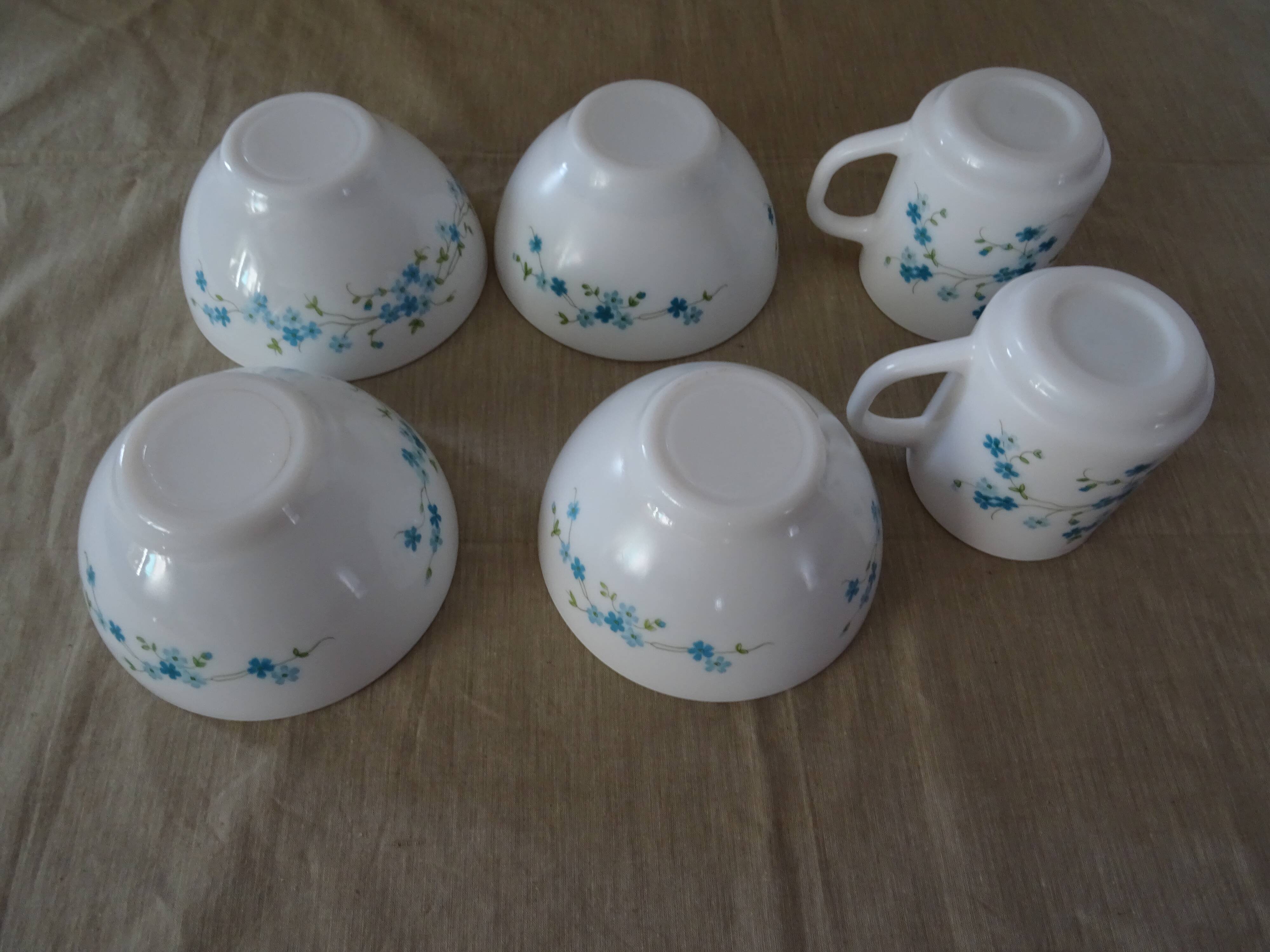 Set of 4 bowls and 2 mugs veronica arcopal small vintage blue flowers