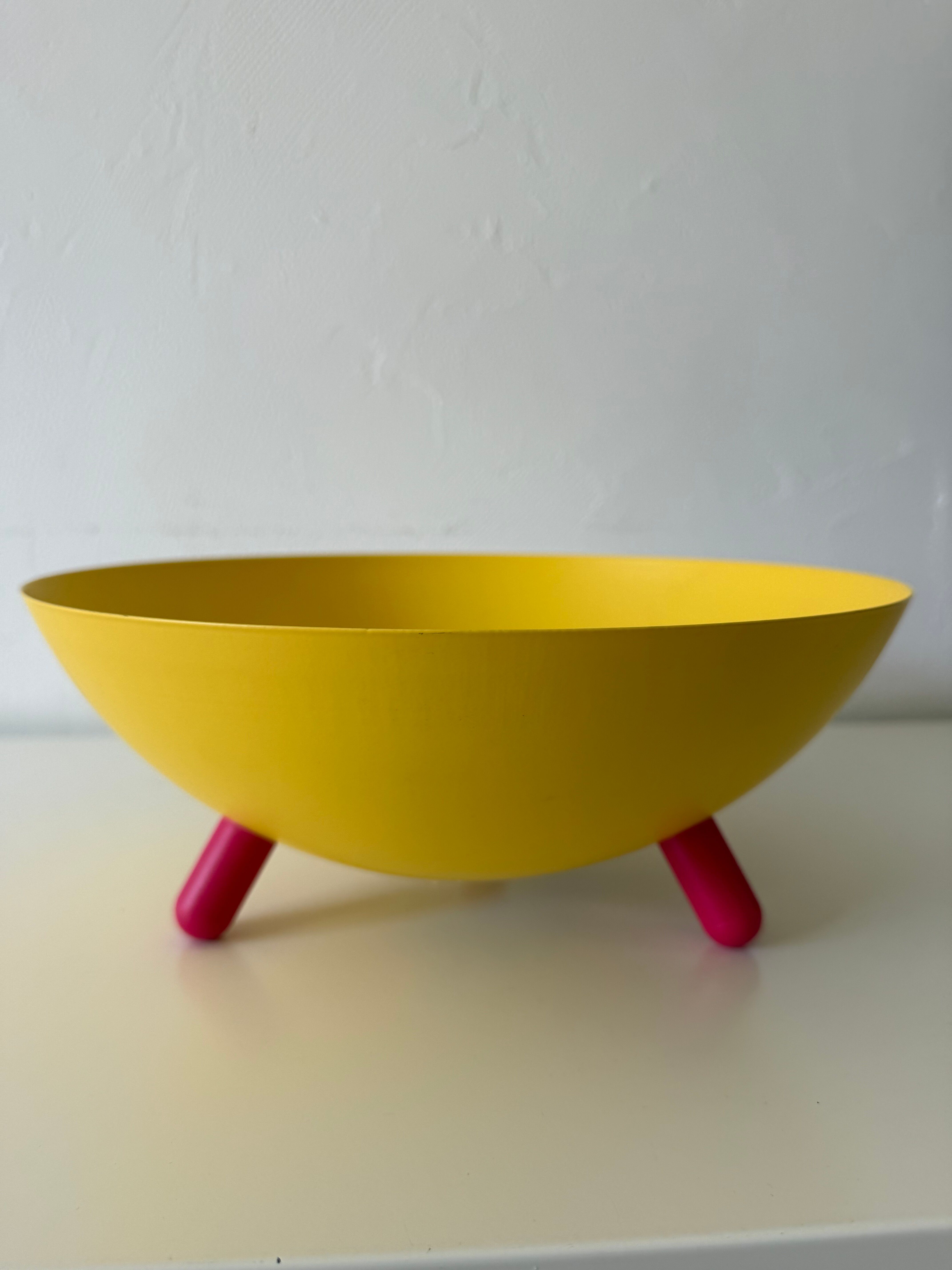 IKEA Memphis Tripod Cup Sottsass Design Alessi Starck Ola whilbor