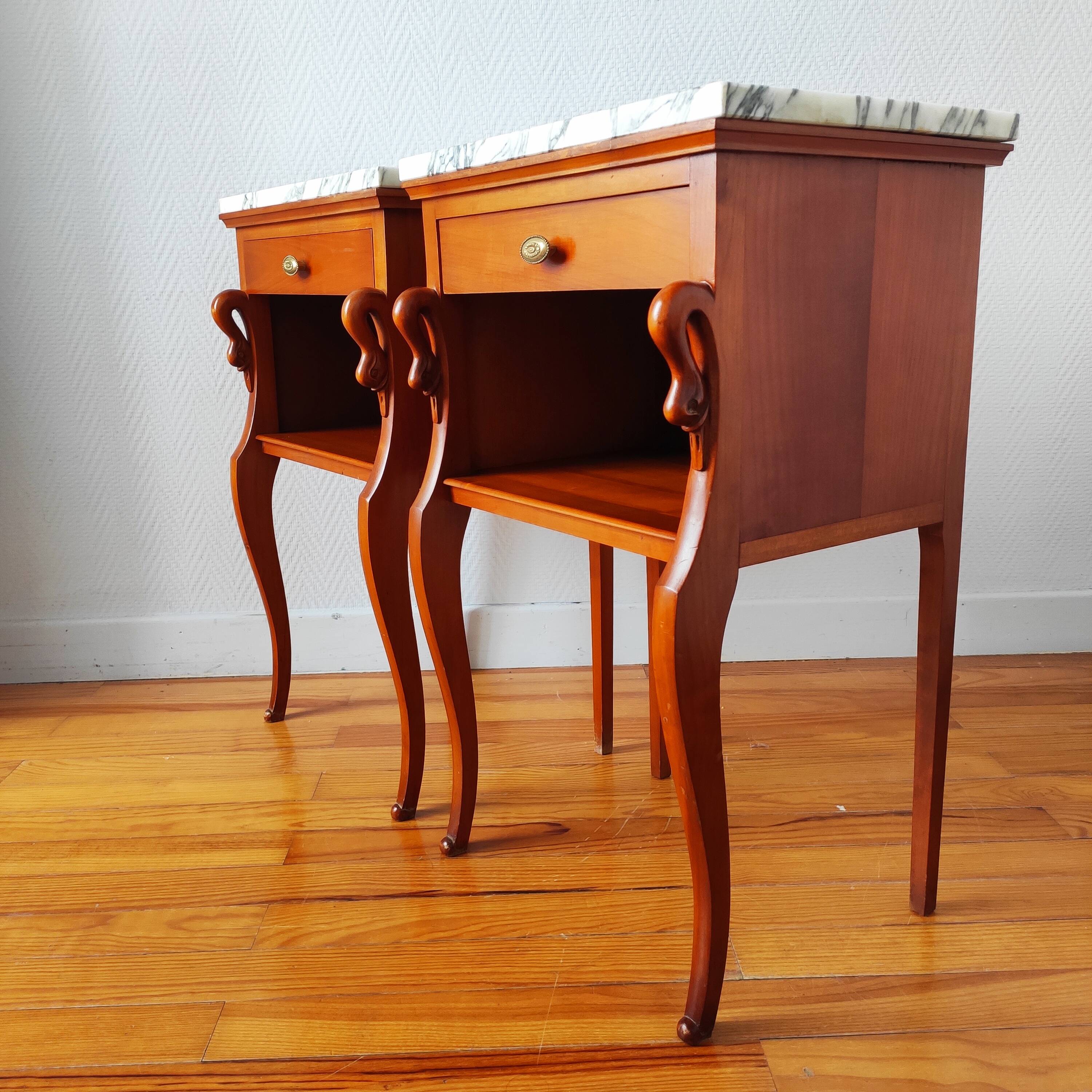 Paire de tables de chevet