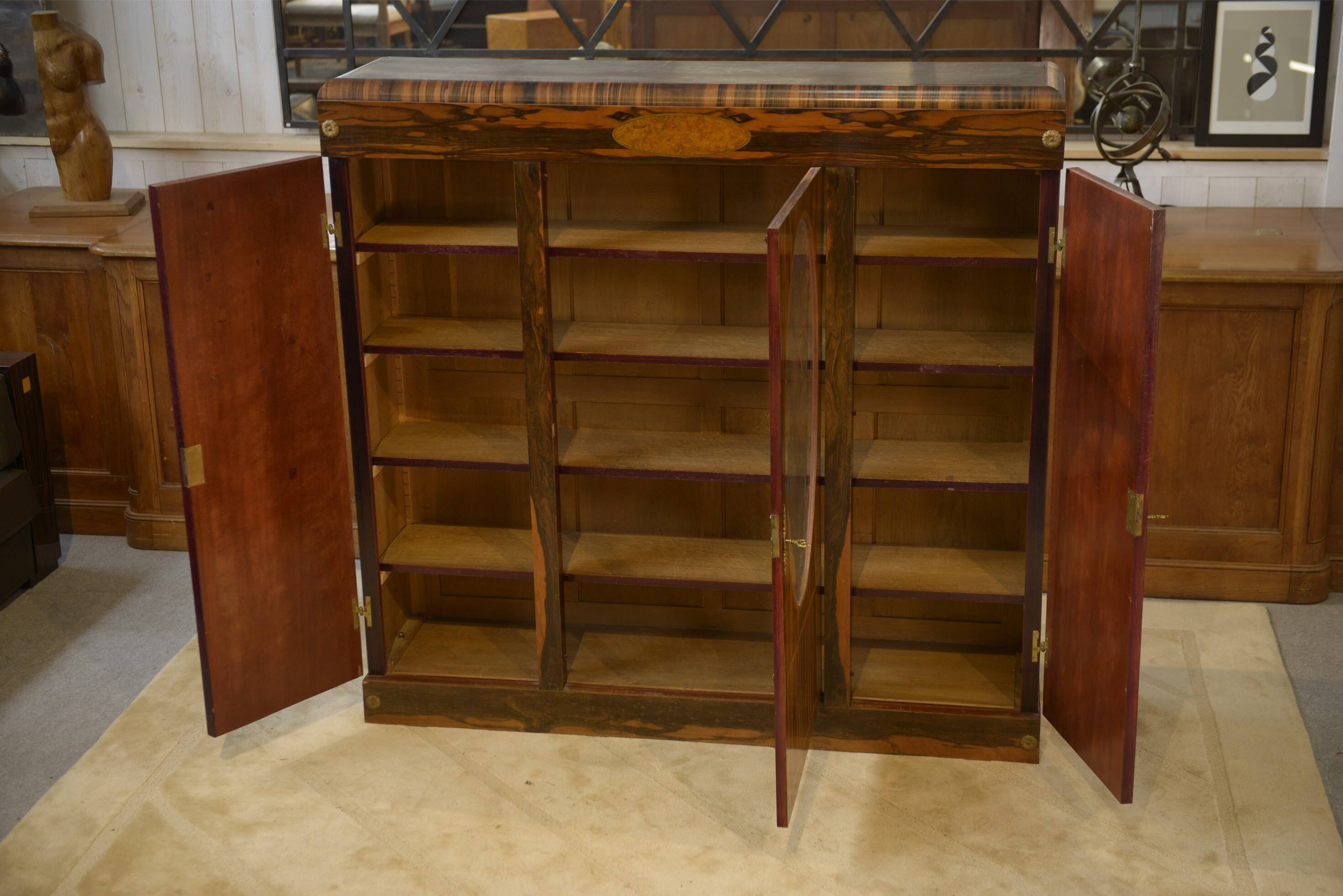 Armoire Art Déco néo-classique en placage d’ébène 1930’s