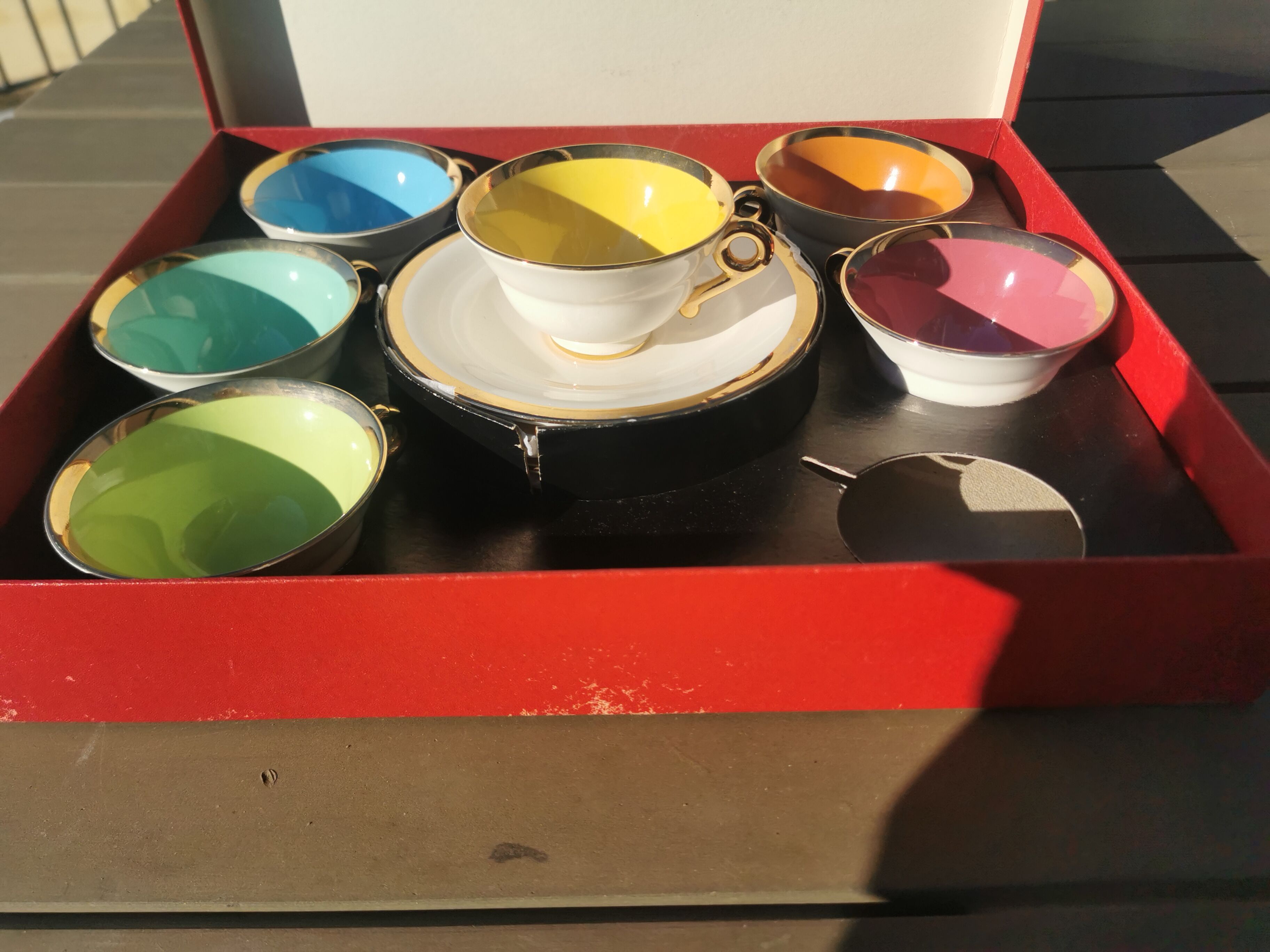 Set of coffee cups and faience saucers from Salins