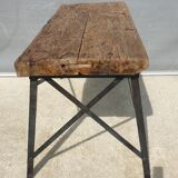 Eiffel metal base workshop with rivets