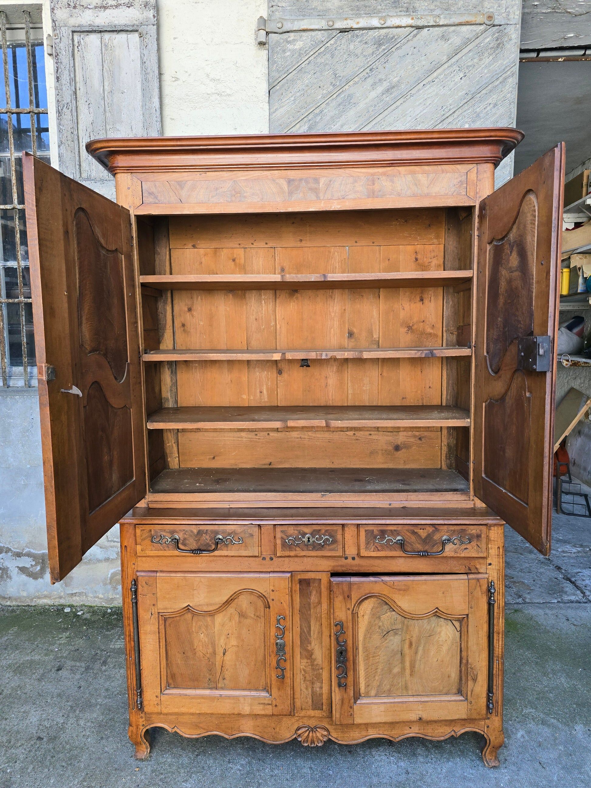Louis XV two-body buffet in solid walnut – 18th century