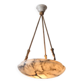 Lustre Art Déco intemporel en alabastre sculpté avec des veines noires, années 1920