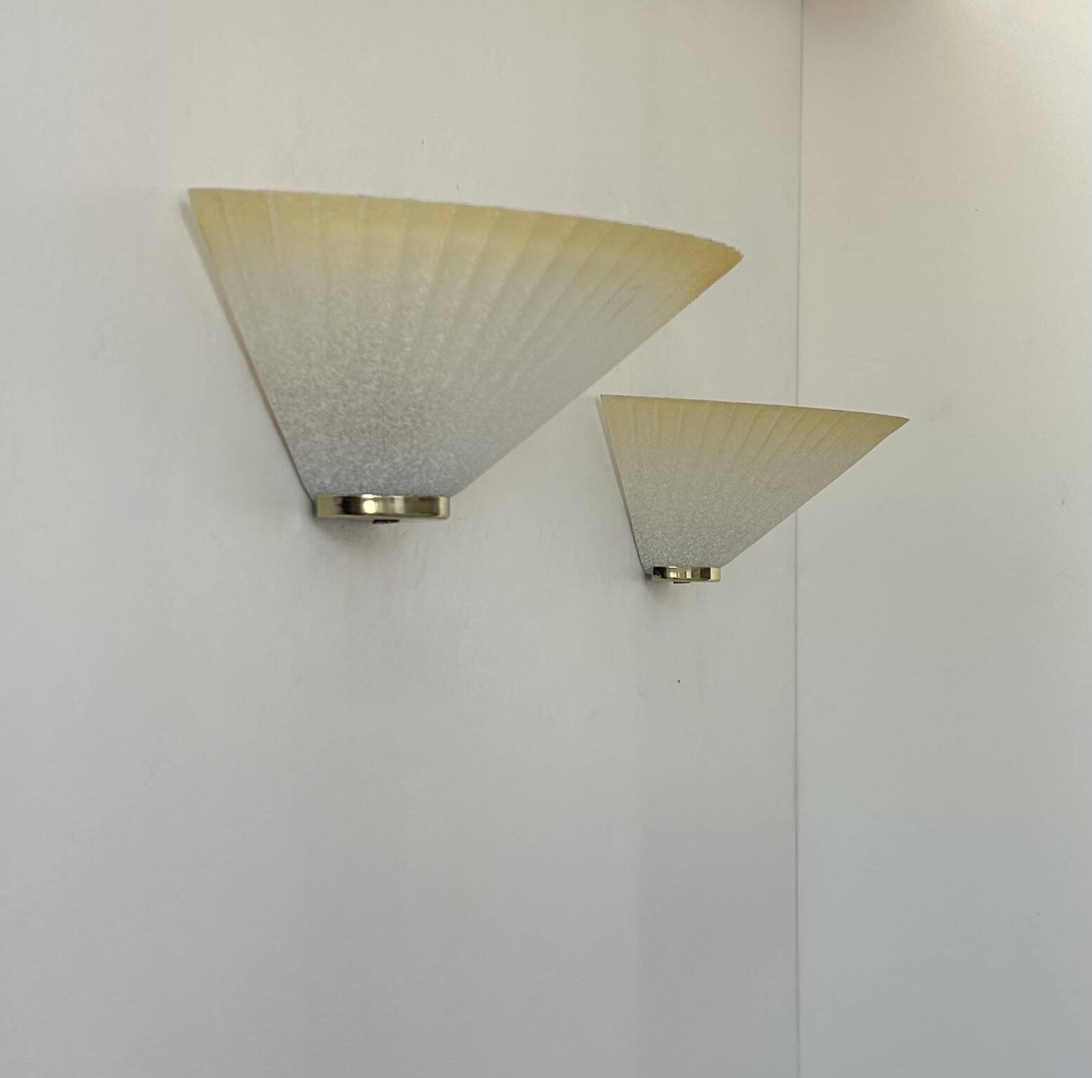 Paire d'appliques vintage coquillage, verre et laiton, France, 1970