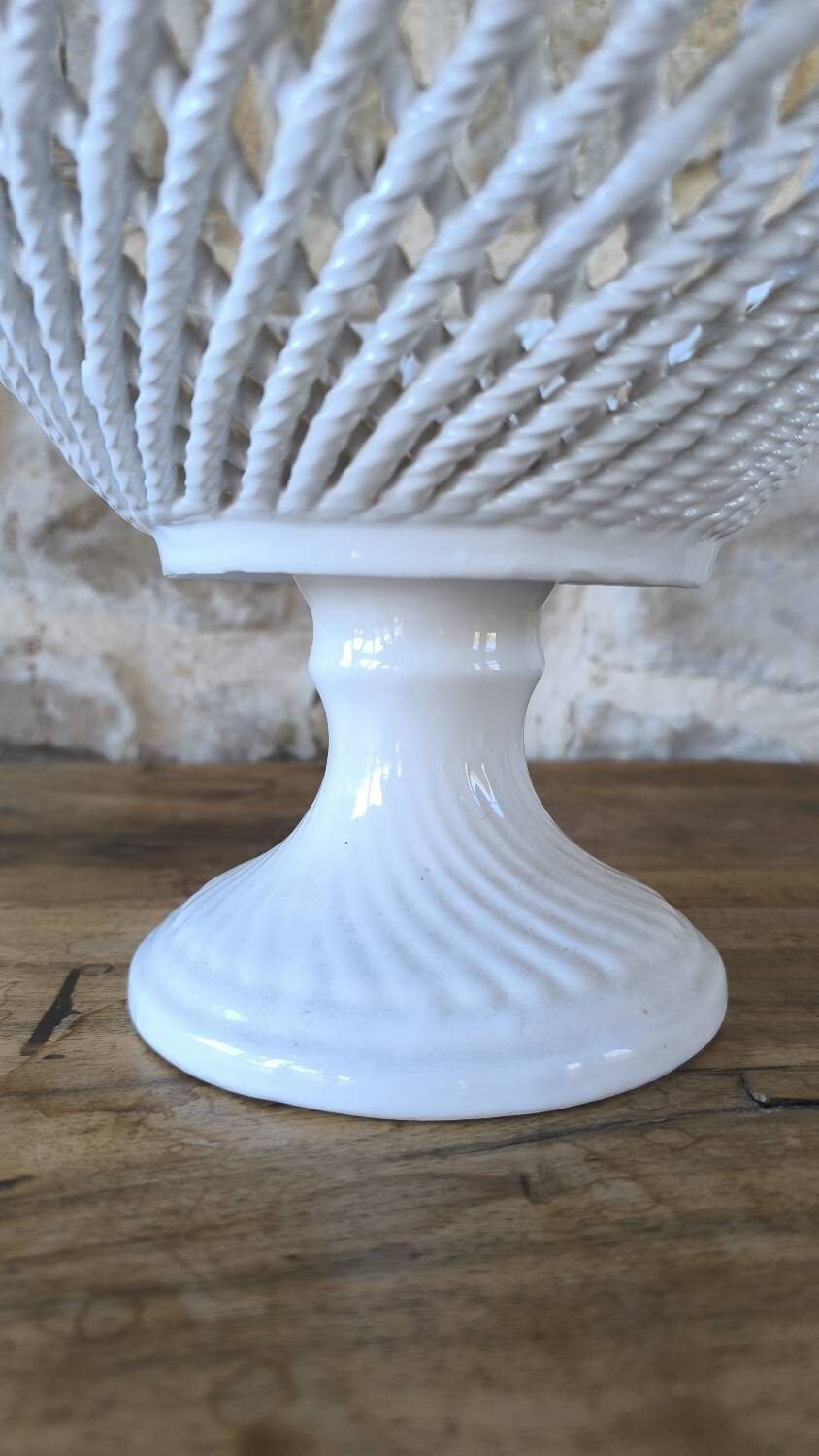 Fruit bowl in woven ceramic