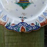 Old Gien earthenware scalloped plate with blue/yellow flower basket motifs