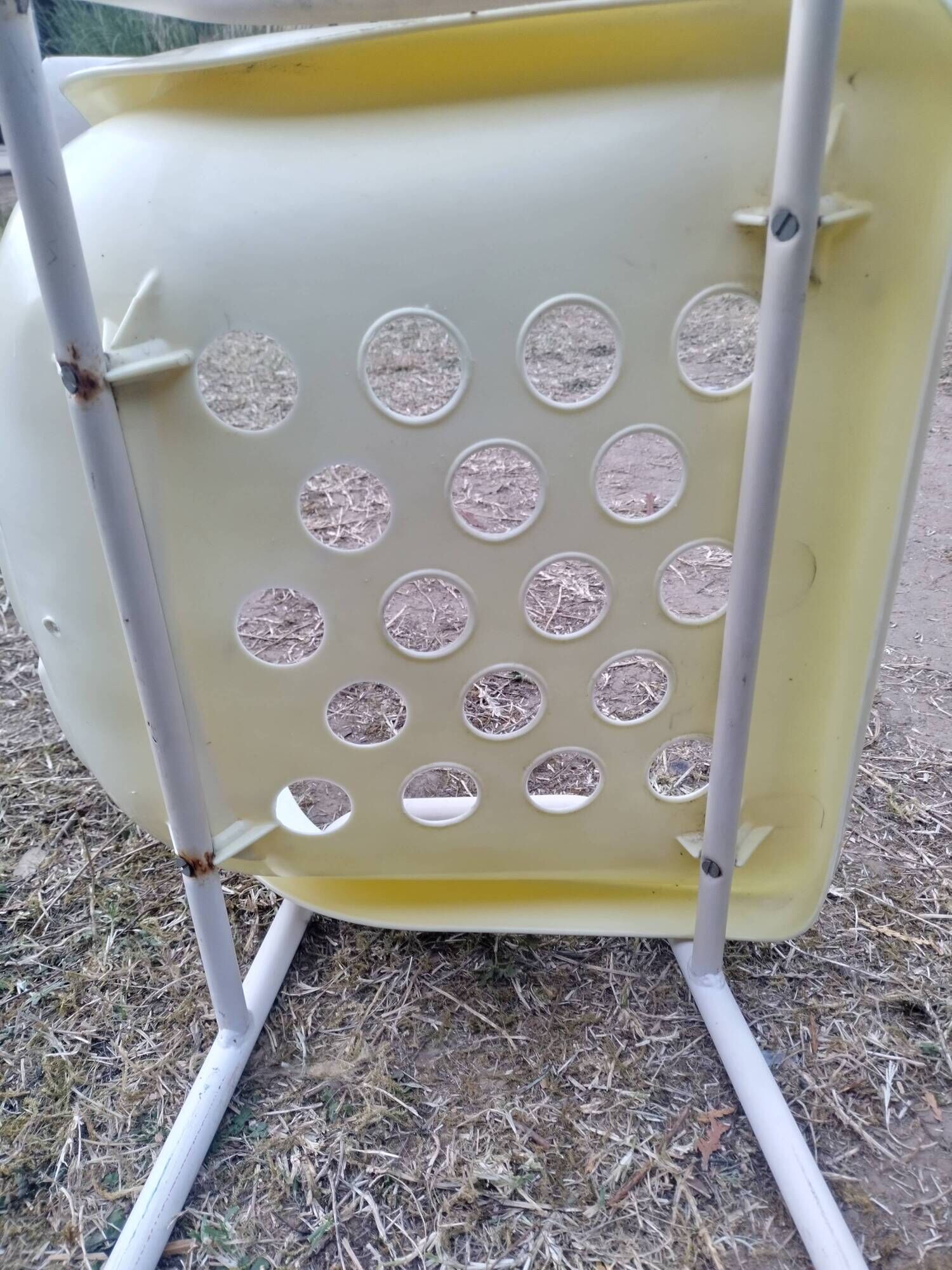 Set of 4 identical Space Age White Garden Chairs from the 70s
