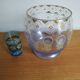 Vase boule en verre émaillé au décor de perles et de guirlandes
