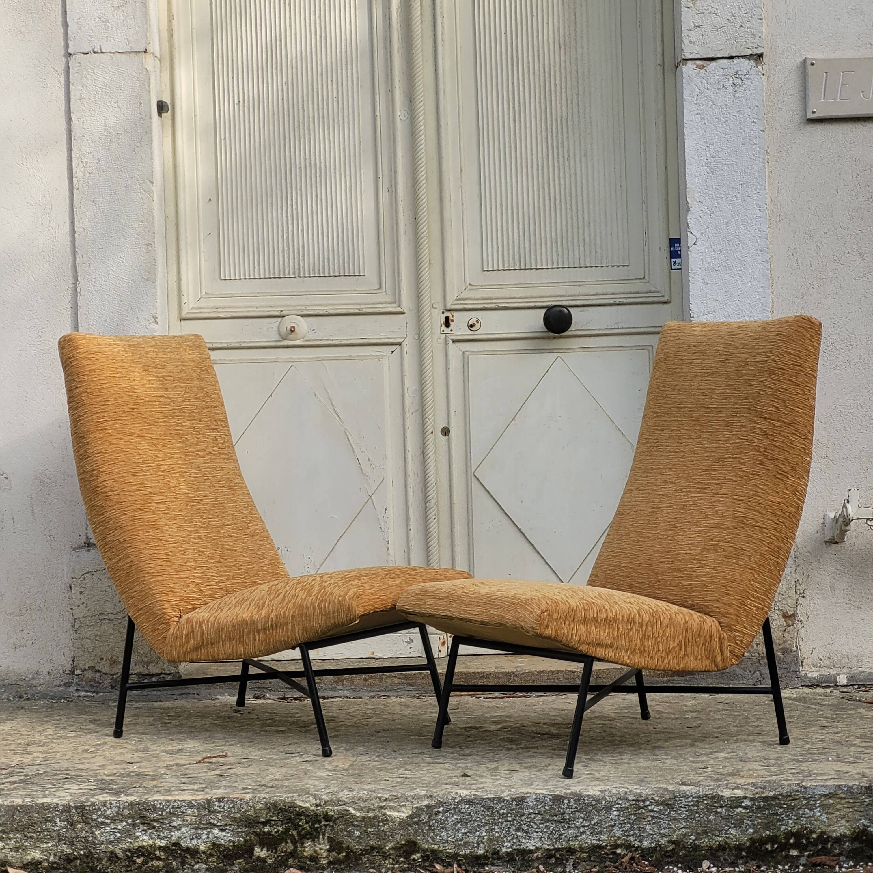 Paire de fauteuils de Geneviève Dangles édition Burov.