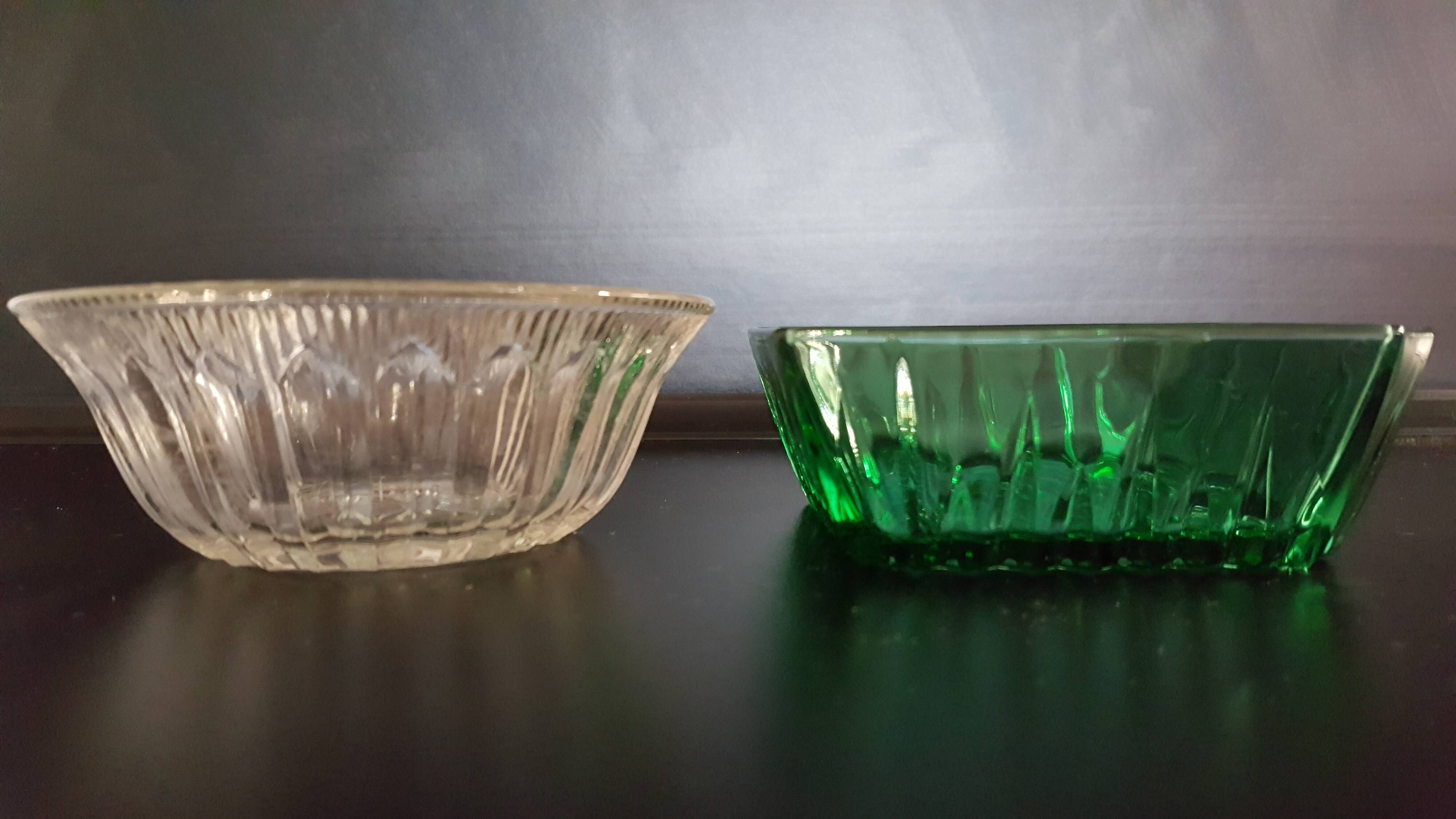 2 small glass dishes