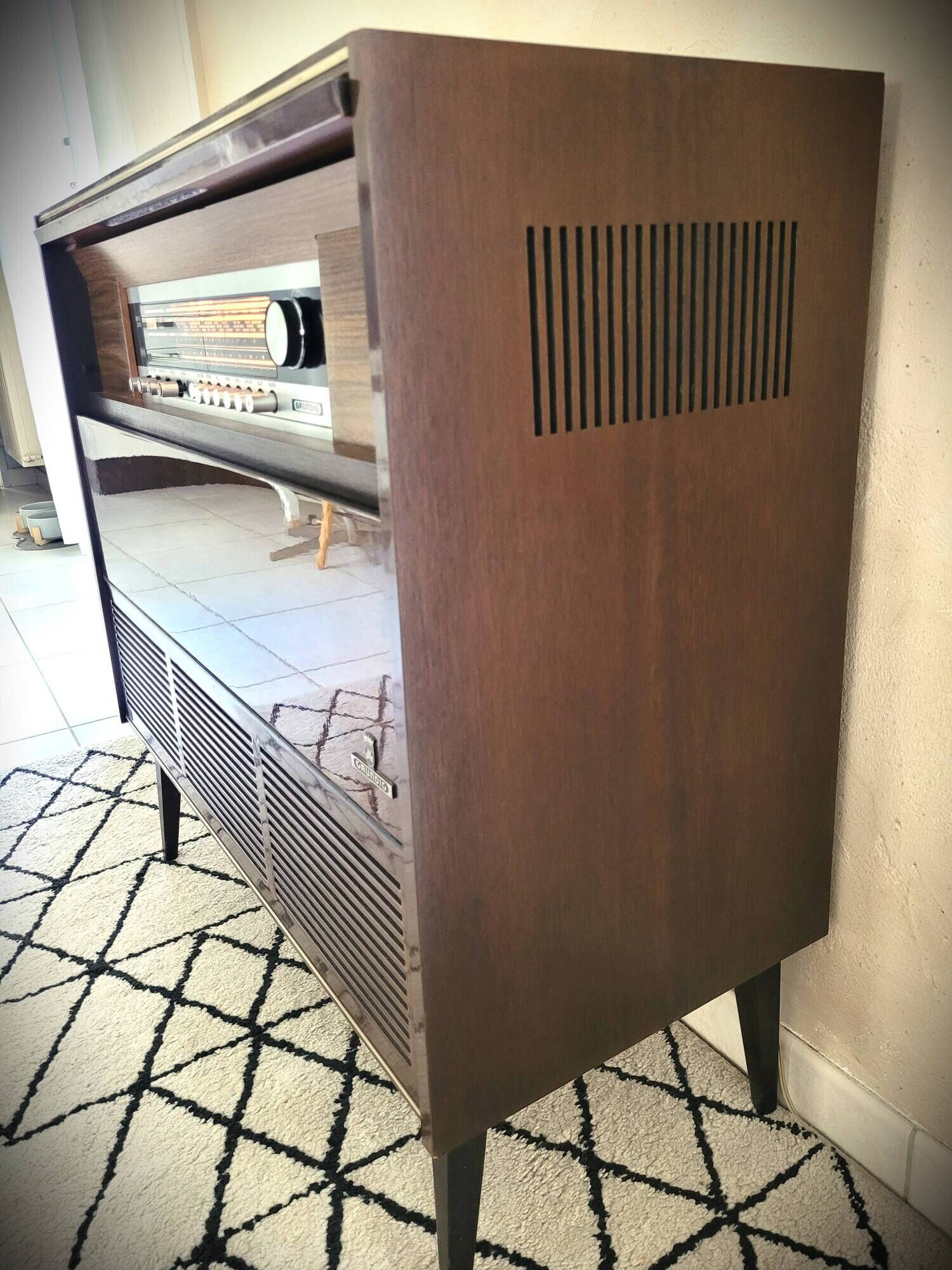 Vintage Grundig Hifi Radio Cabinet from the late 60s