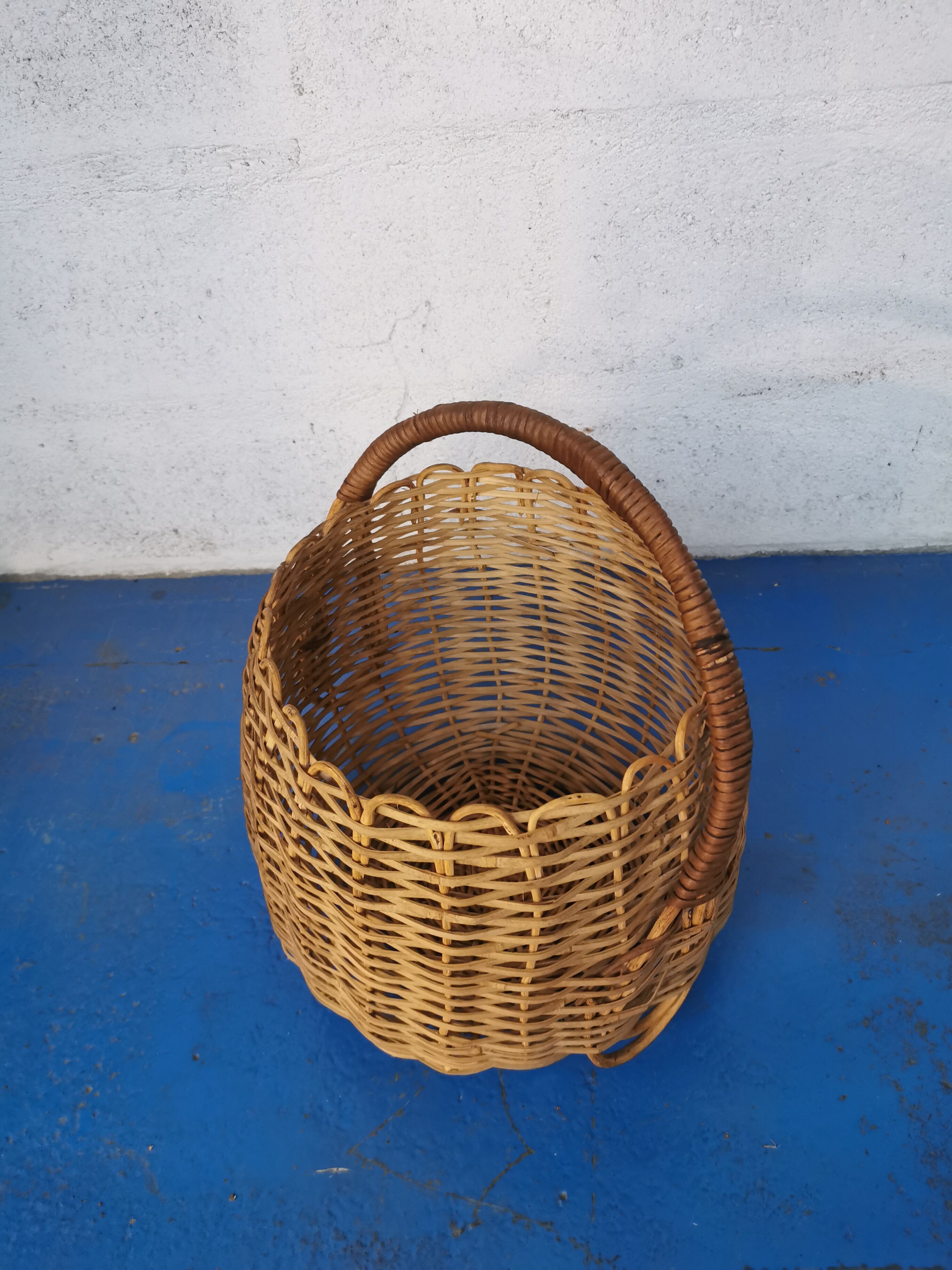 Rattan round basket
