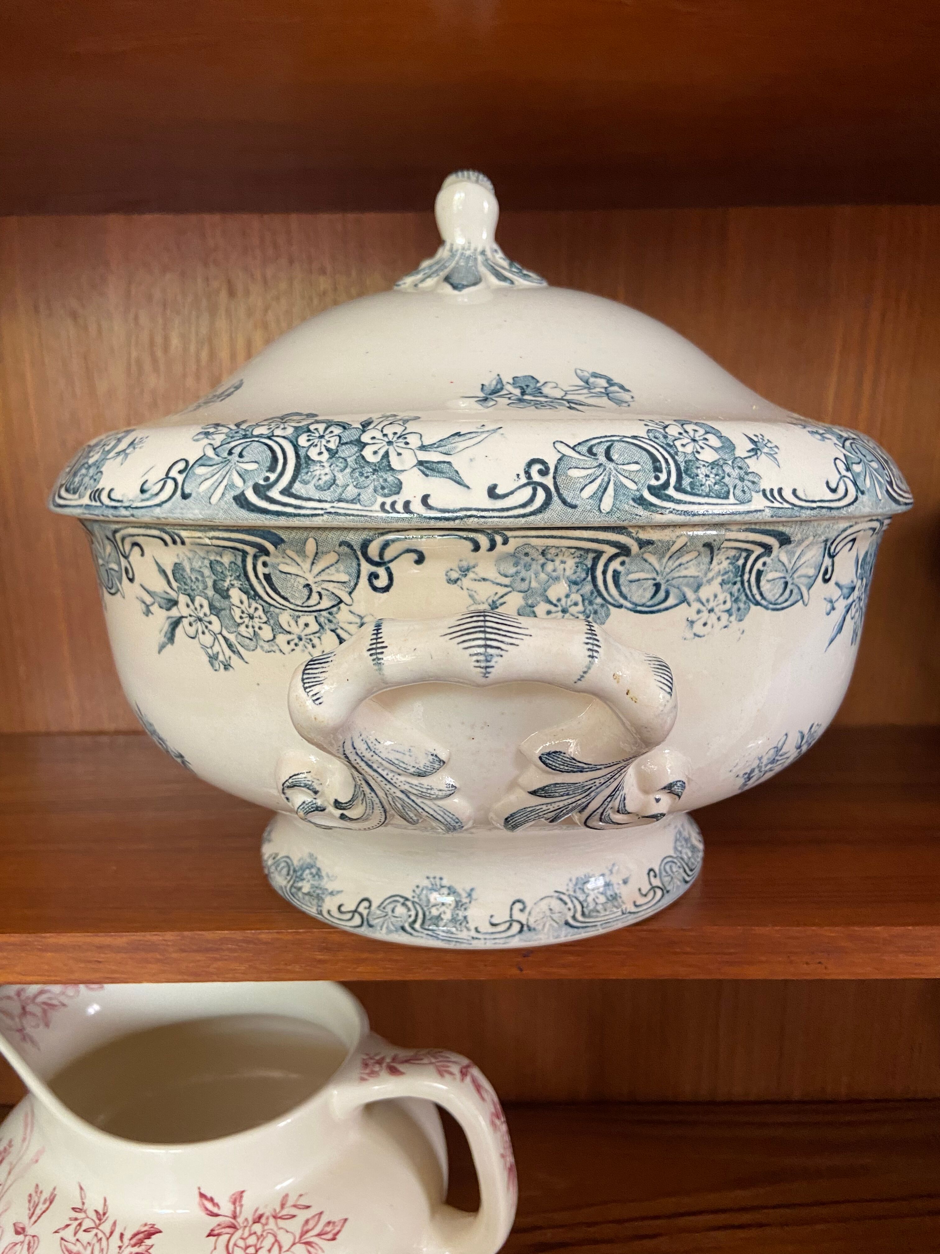 Vintage iron earth tureen