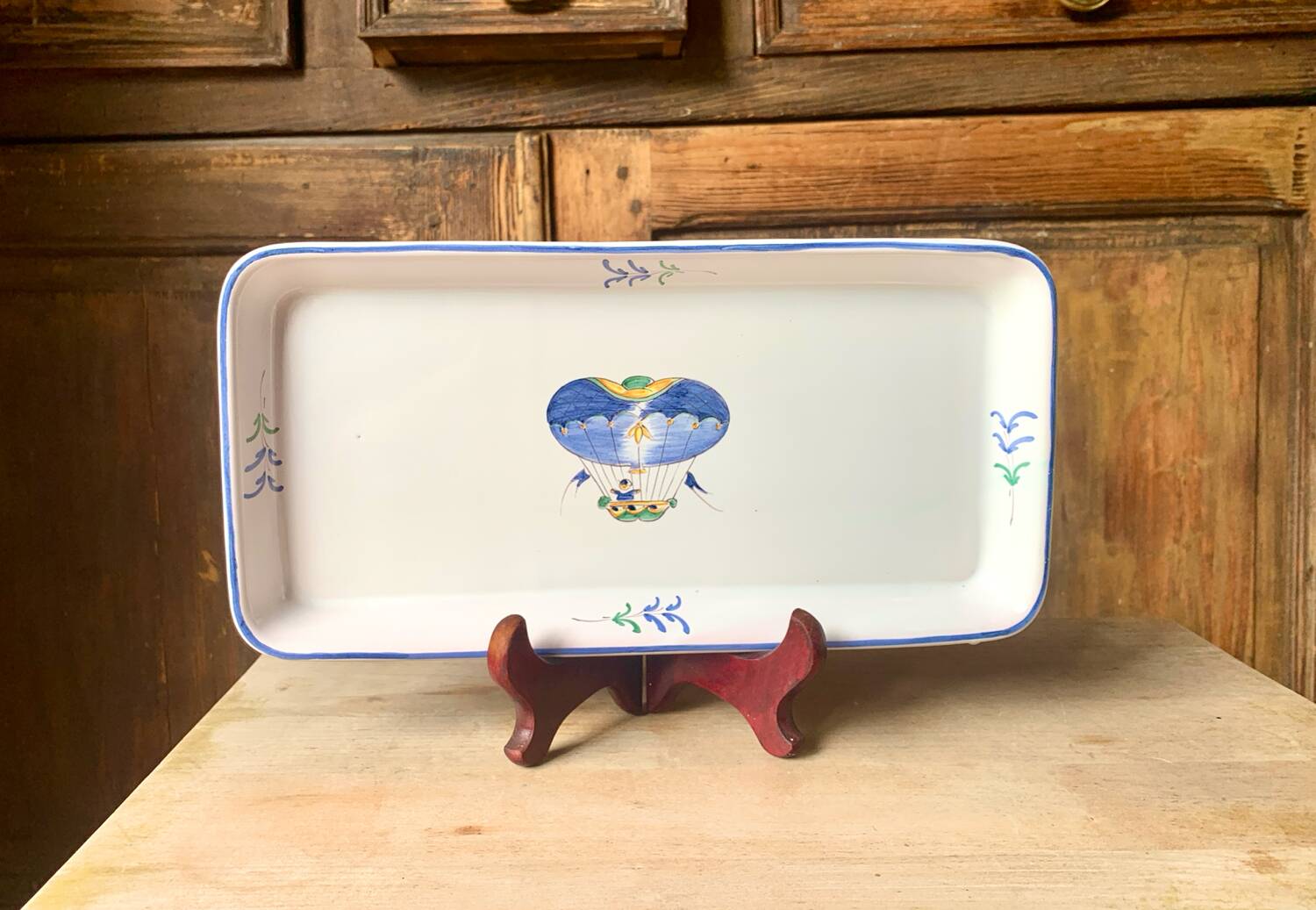 Moustiers hot air balloon cake dish