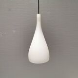 Lampe à suspension française en verre blanc laiteux, modèle gin fizz, produite par sce