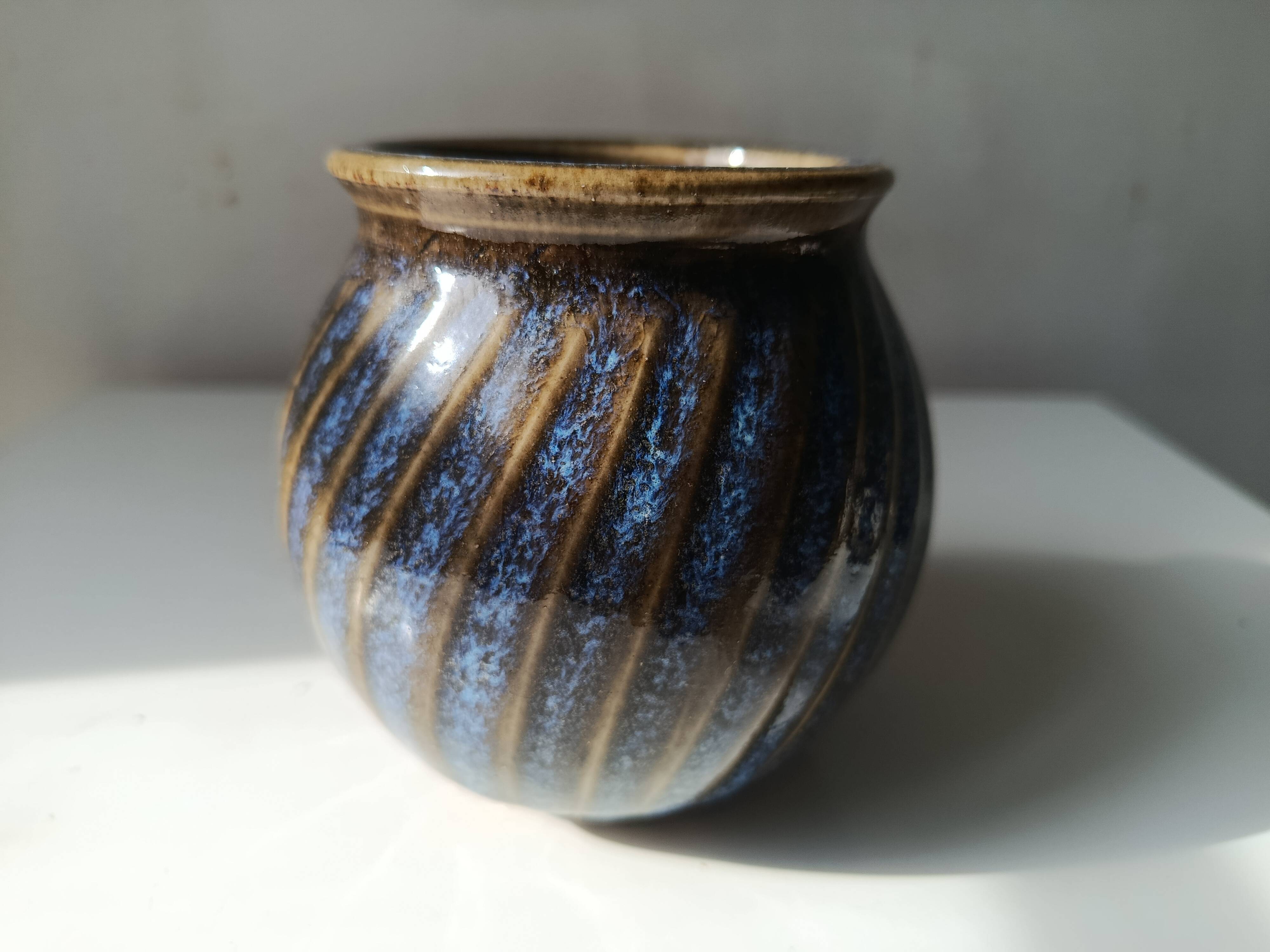 pot en gres ceramique emailler bleu dorer