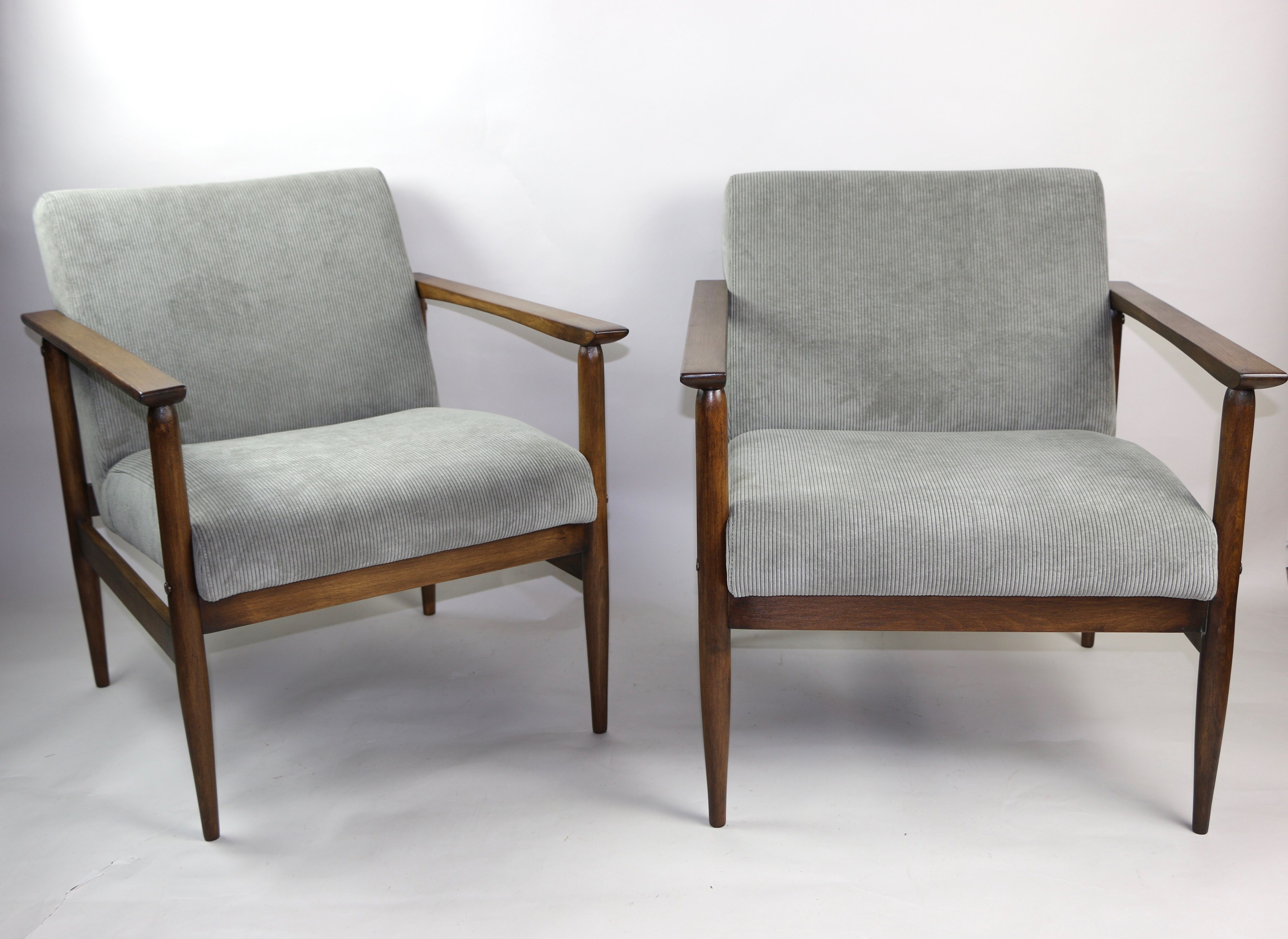 Fauteuil classique en velours côtelé, années 1970
