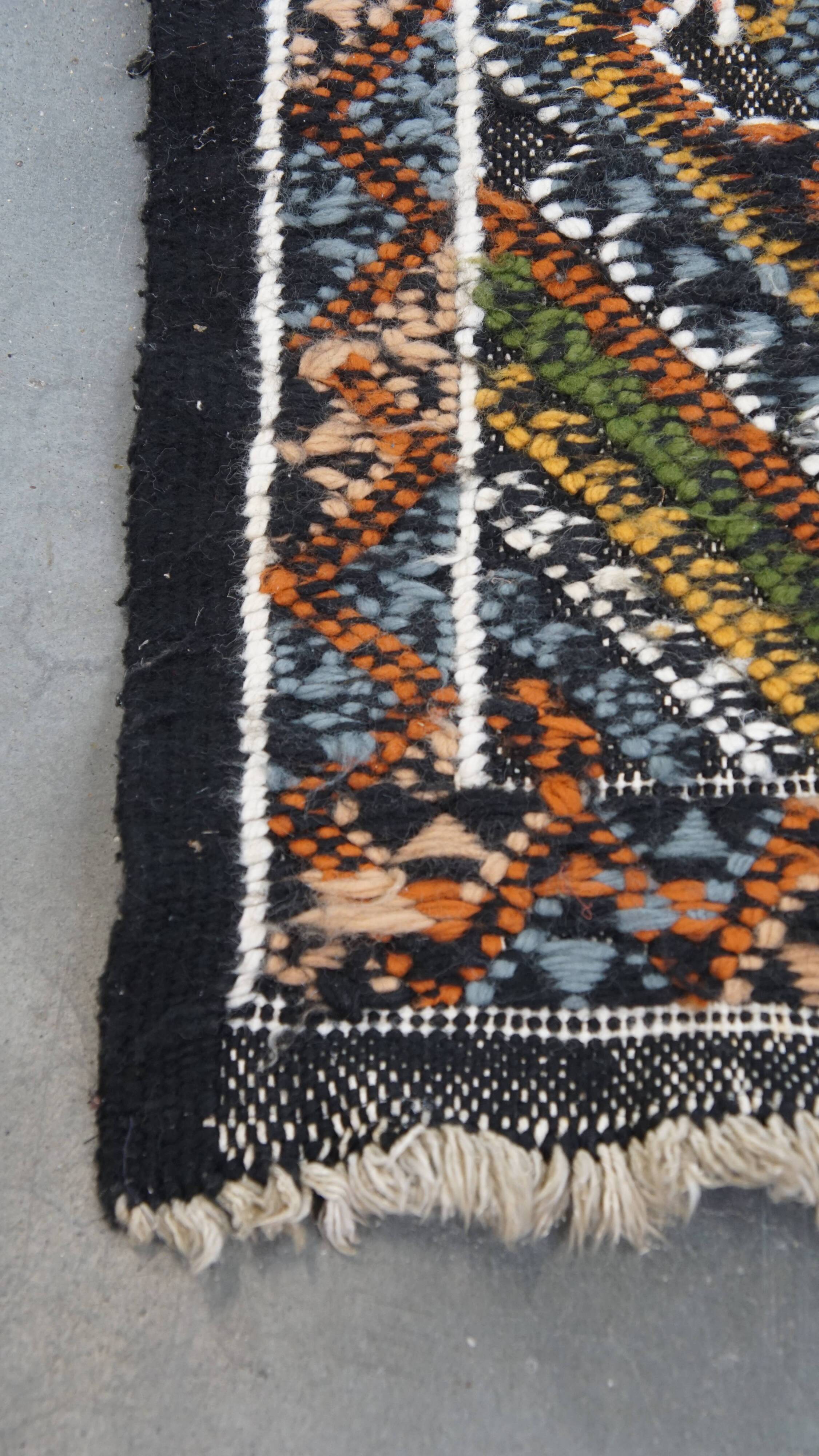 Tapis coloré noué à la main avec motif – 108x50 cm