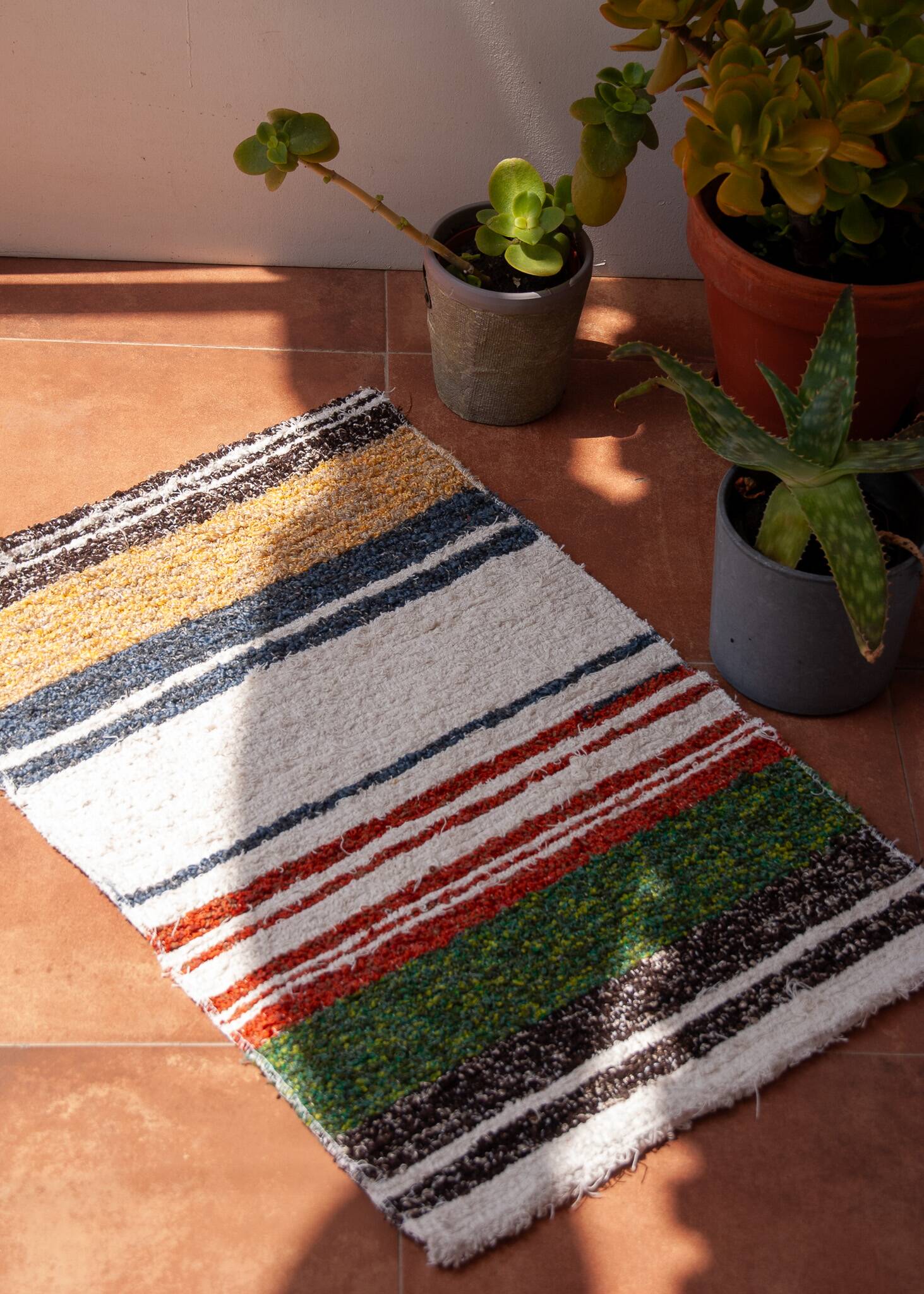 Handwoven recycled cotton rug - 40 x 60 cm