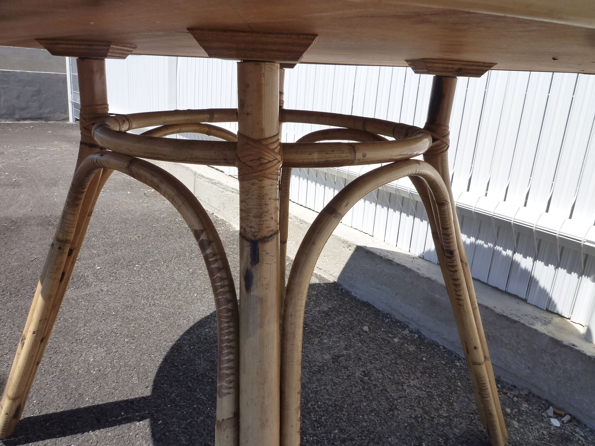 Roundtable in rattan marquetterie