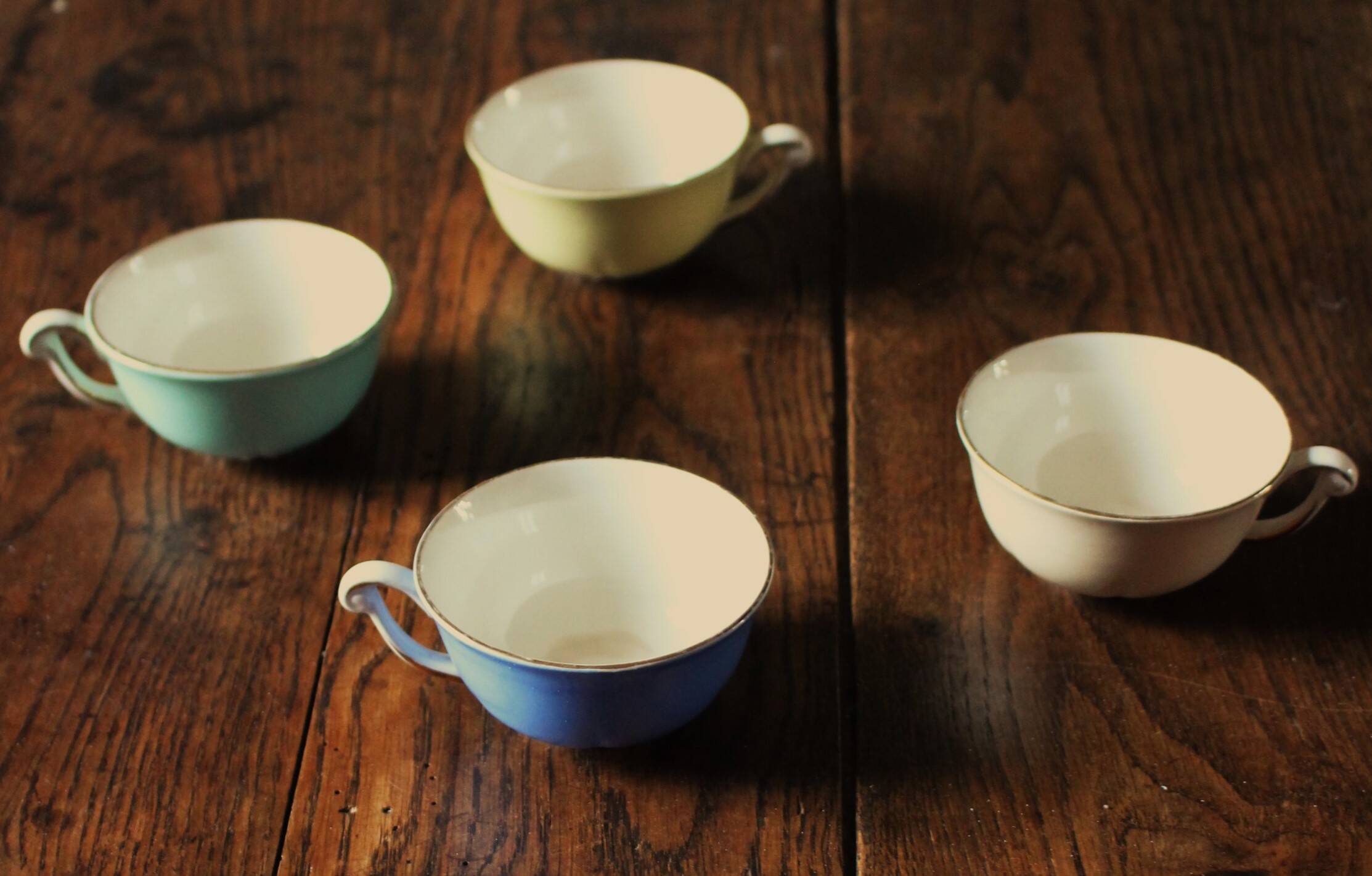 4 Céranord colored and gilded coffee cups