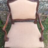 Paire de fauteuils de style Louis XV en noyer