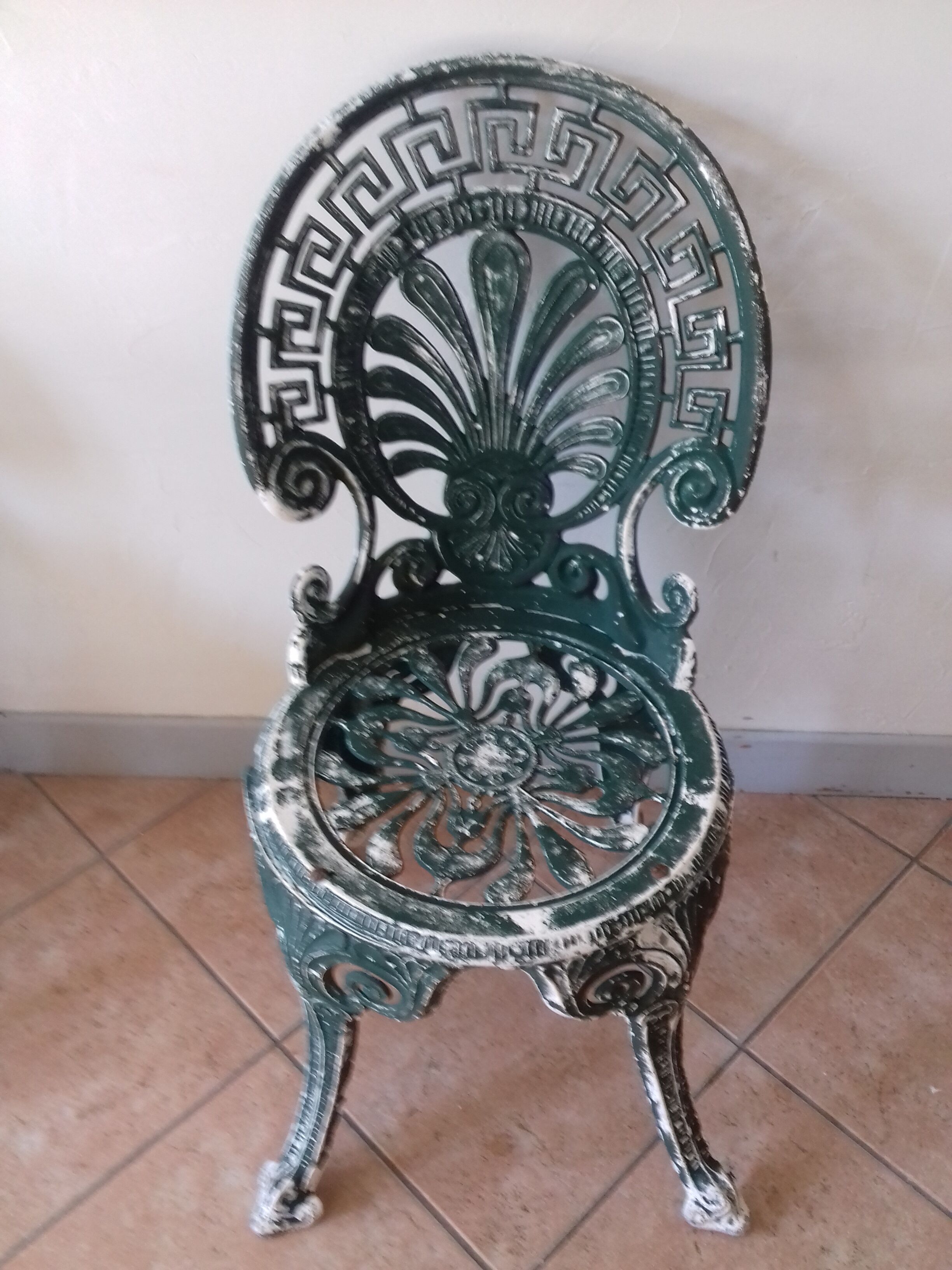 3 jardin chaises in aluminiun cast iron