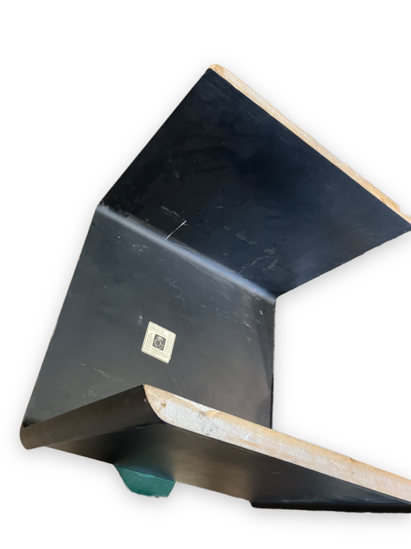 Table basse noire en bois par Peter Ghycz, Horn collection