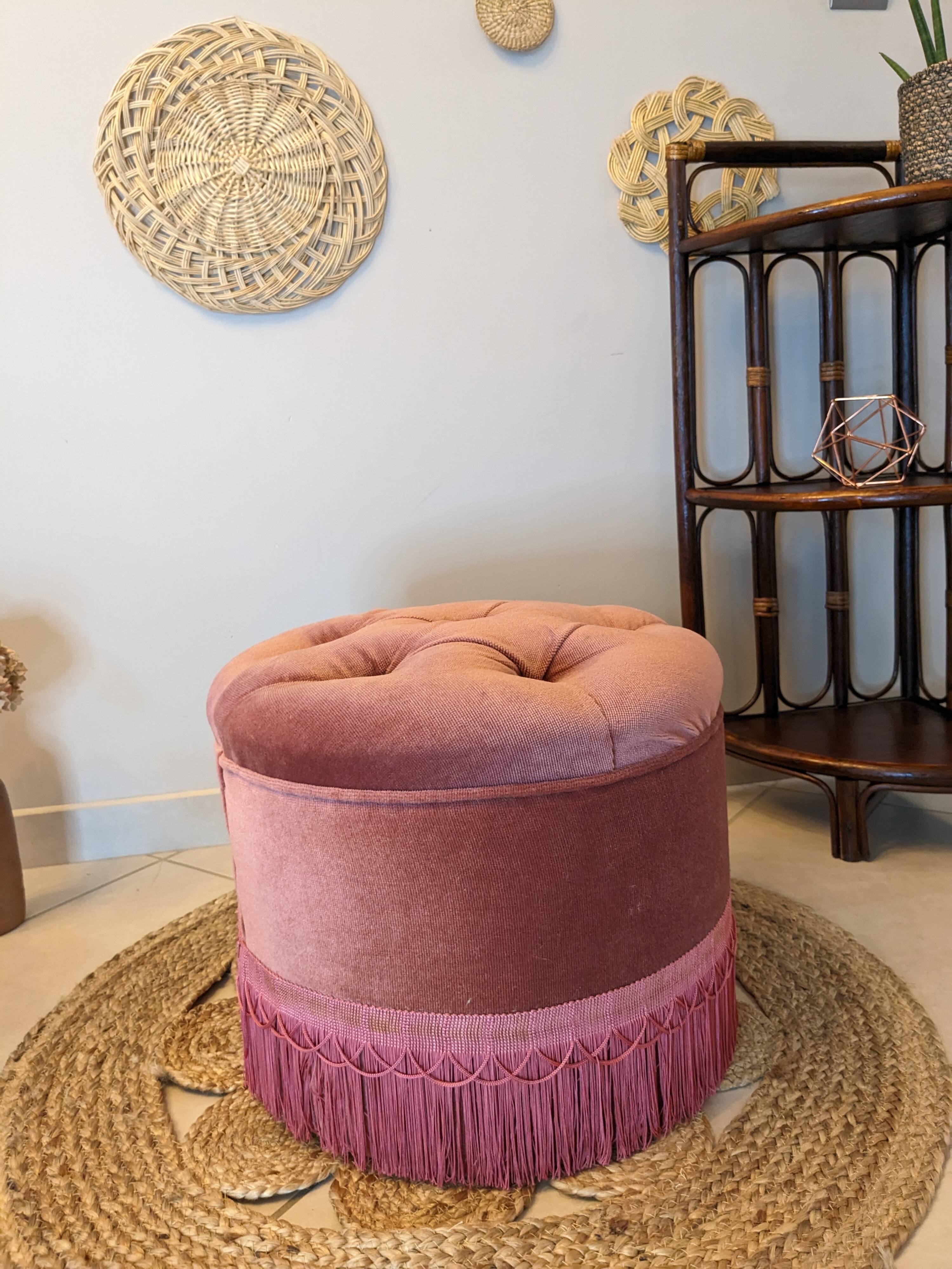 Pouf or footrest in pink velvet with fringes