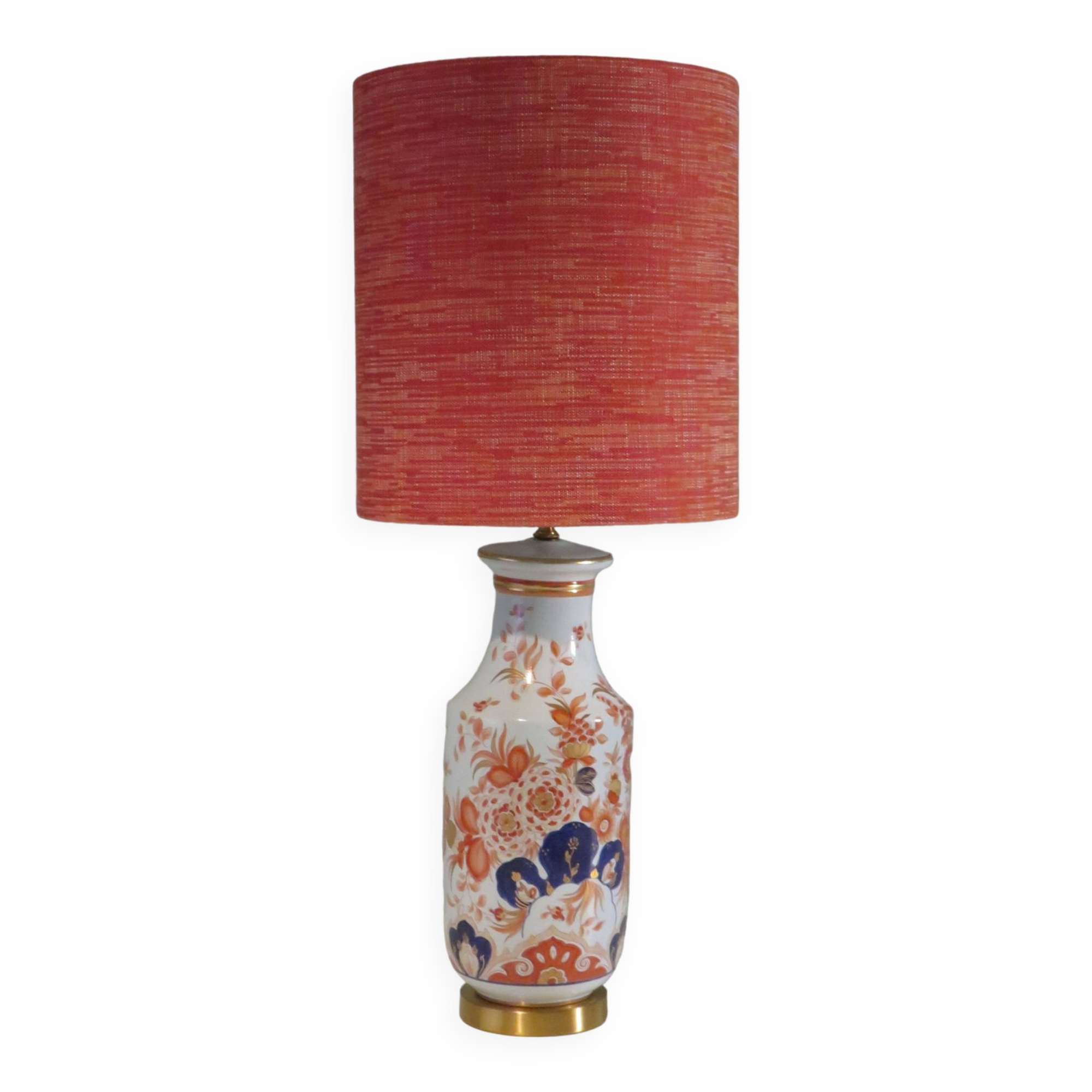 Vintage ceramic table lamp with Imari-inspired pattern.