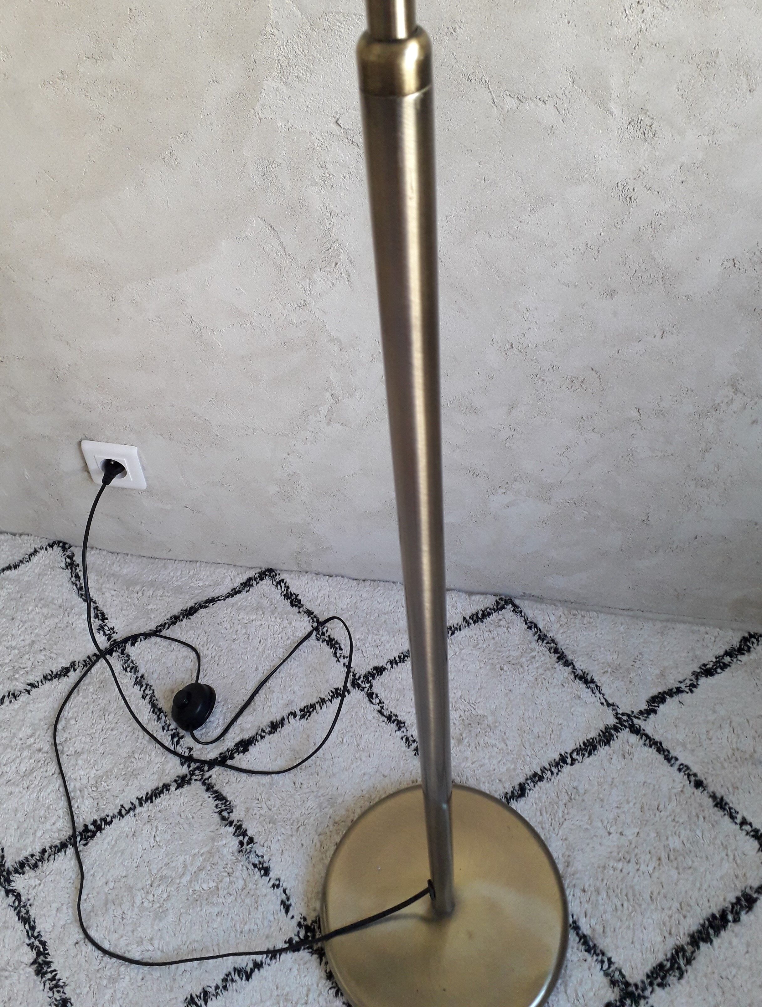 Floor lamp