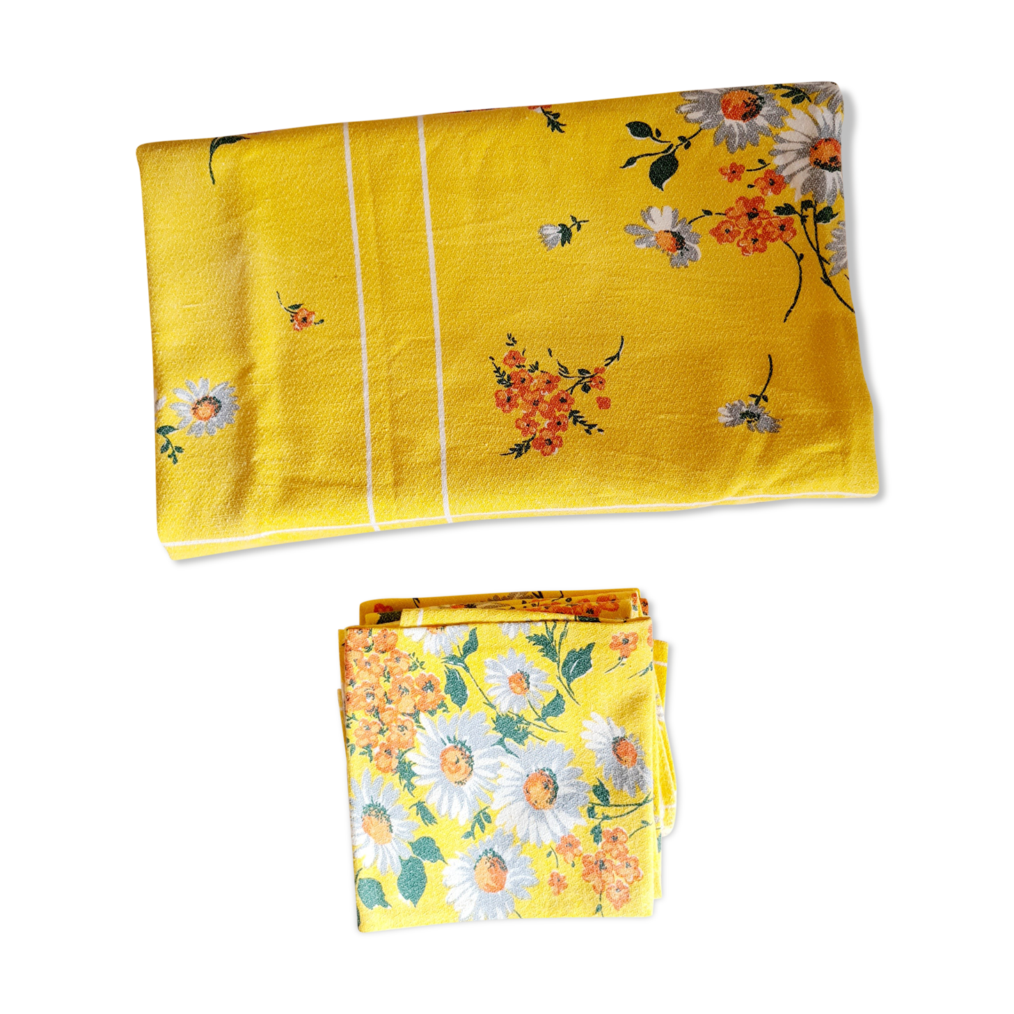 Tablecloth and 6 matching towels, flowers