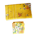Tablecloth and 6 matching towels, flowers