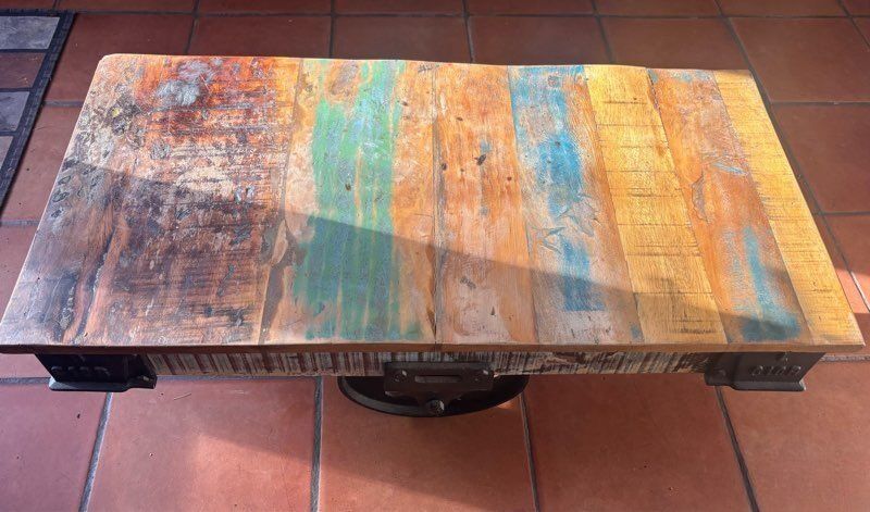 Table basse de style industriel