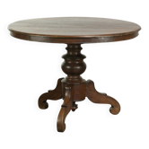 Table à manger ronde rustique en bois subtil avec une belle apparence.