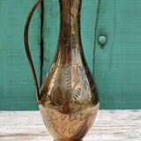 Carafe vase in chiseled brass