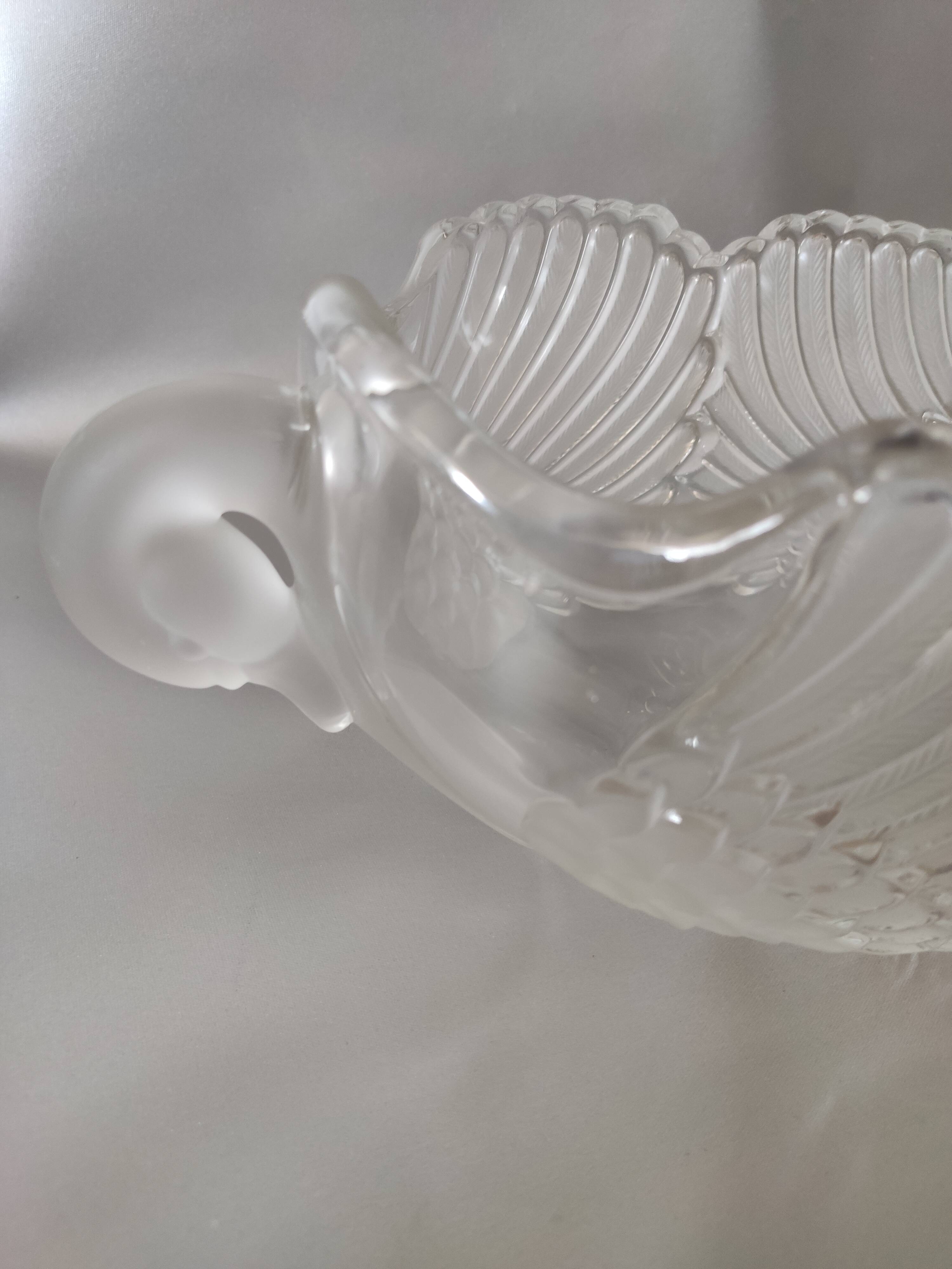 Central coupe in frosted crystal with double swan neck, Mikasa Walther