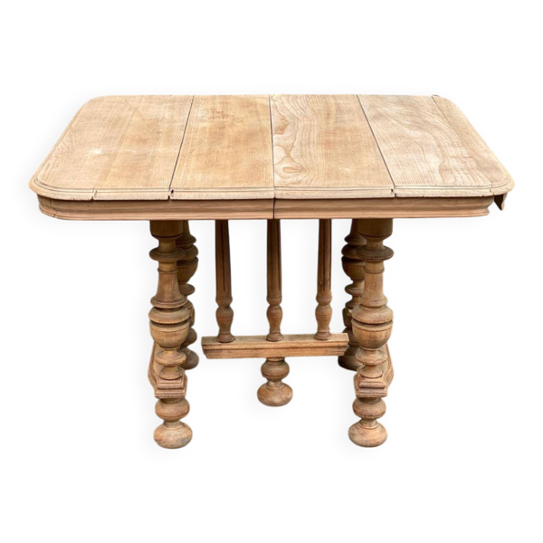 Table à manger Henri II en chêne massif décapée du XIXème