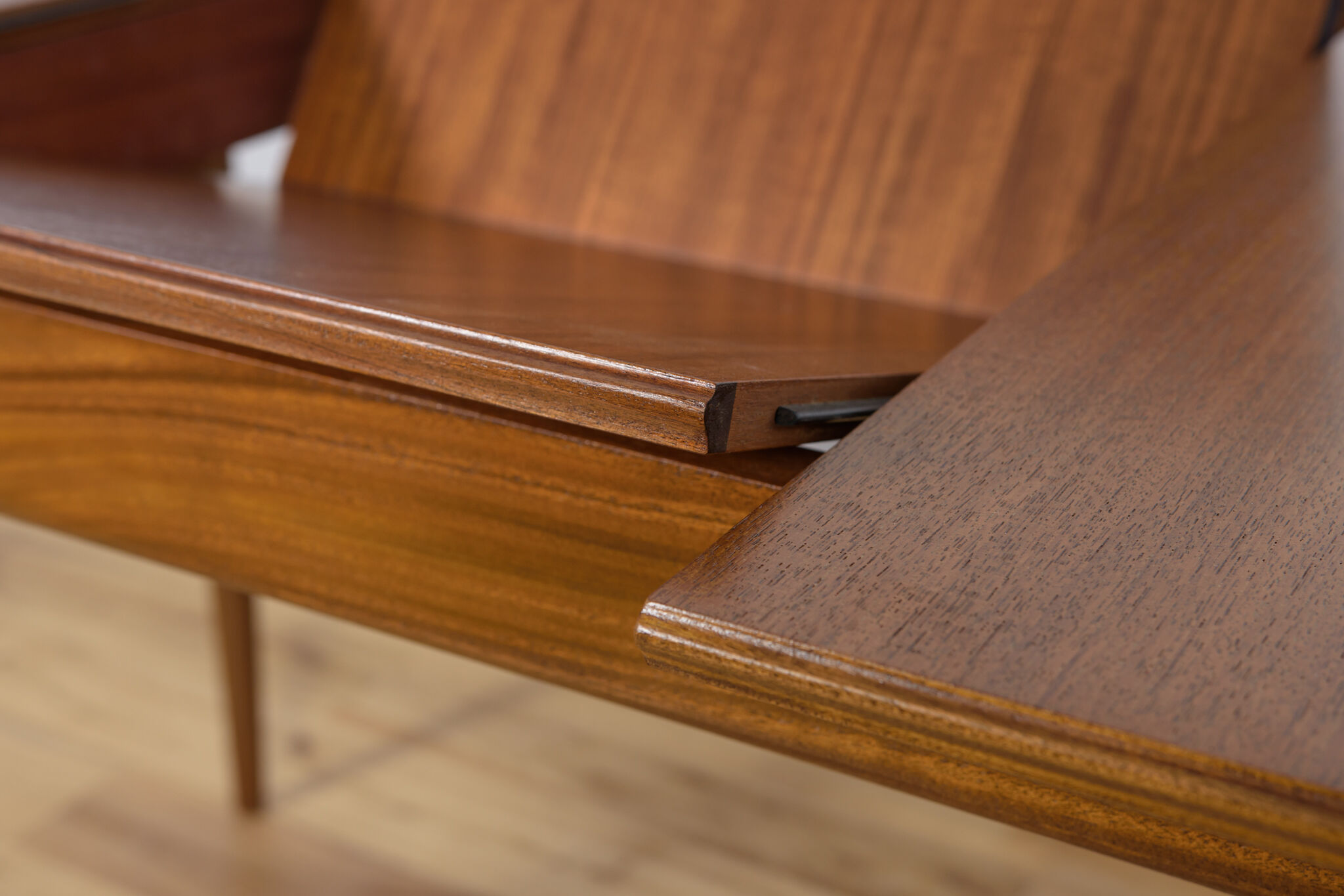 Mid-century teak extendable dining table from Mcintosh, 1960s