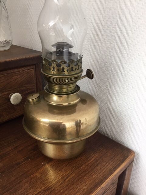 Lampe a petrole ancienne en  laiton type  matador 15