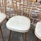 Suite de trois chaises Baumann, catalogue 1958/59