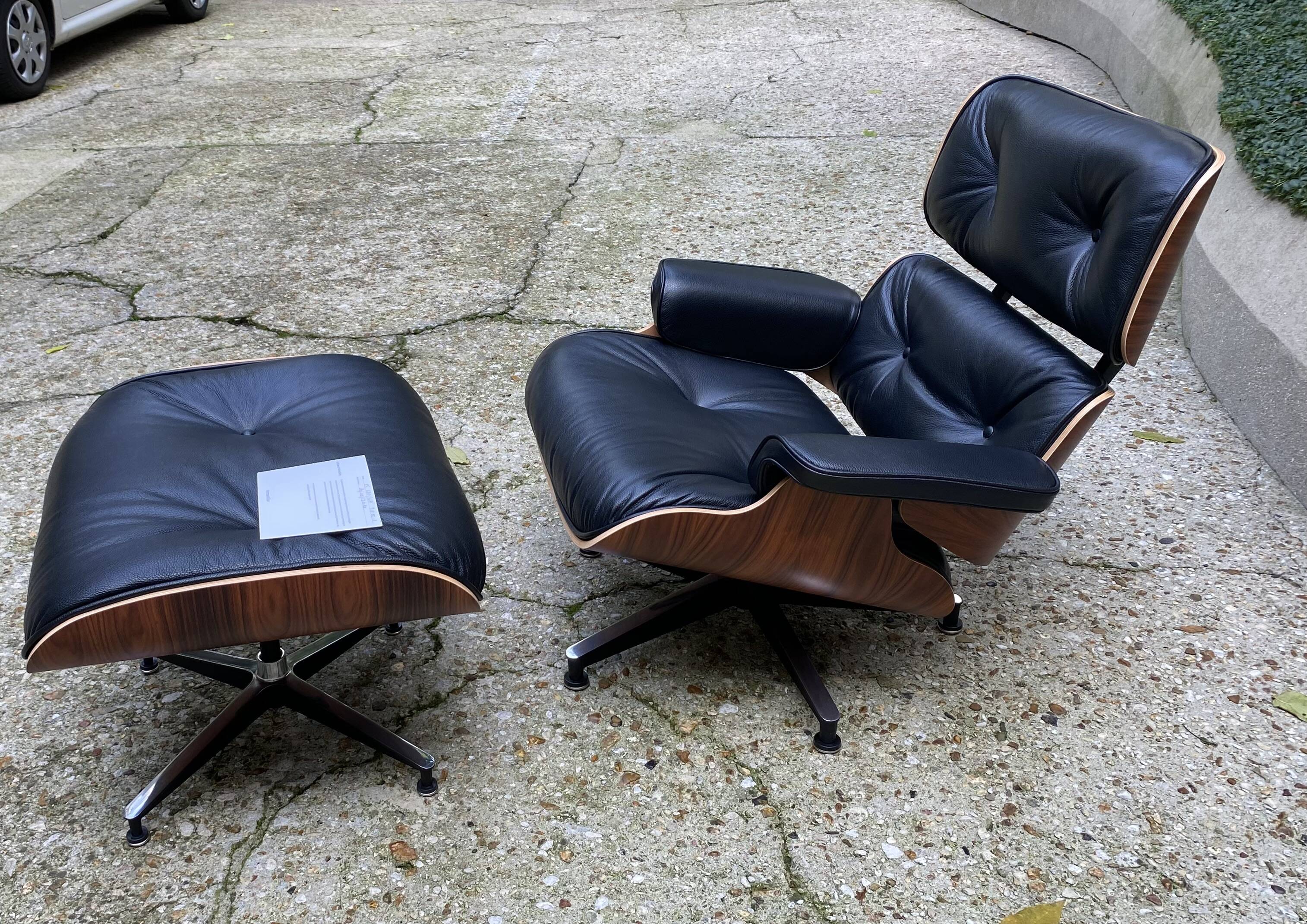 Fauteuil lounge et ottoman Charles Eames, édition Herman Miller