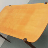Table basse scandinave des années 1950 en teck et érable
