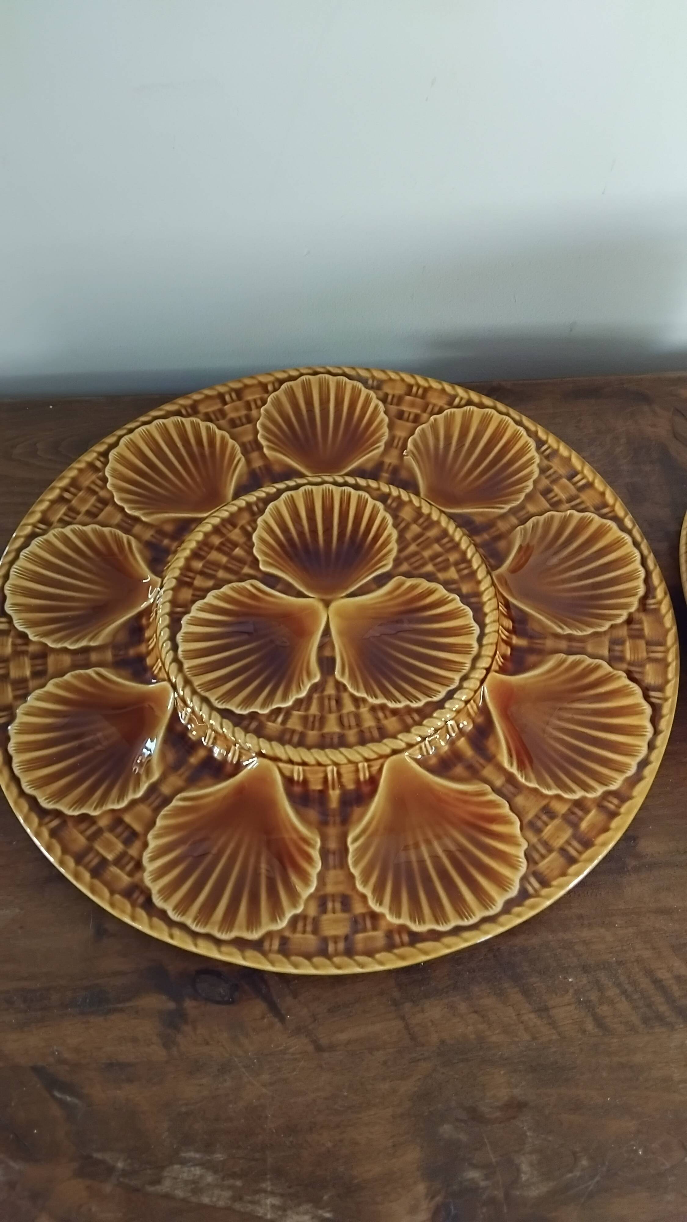 Set of 6 plates and an oyster dish Longchamp.