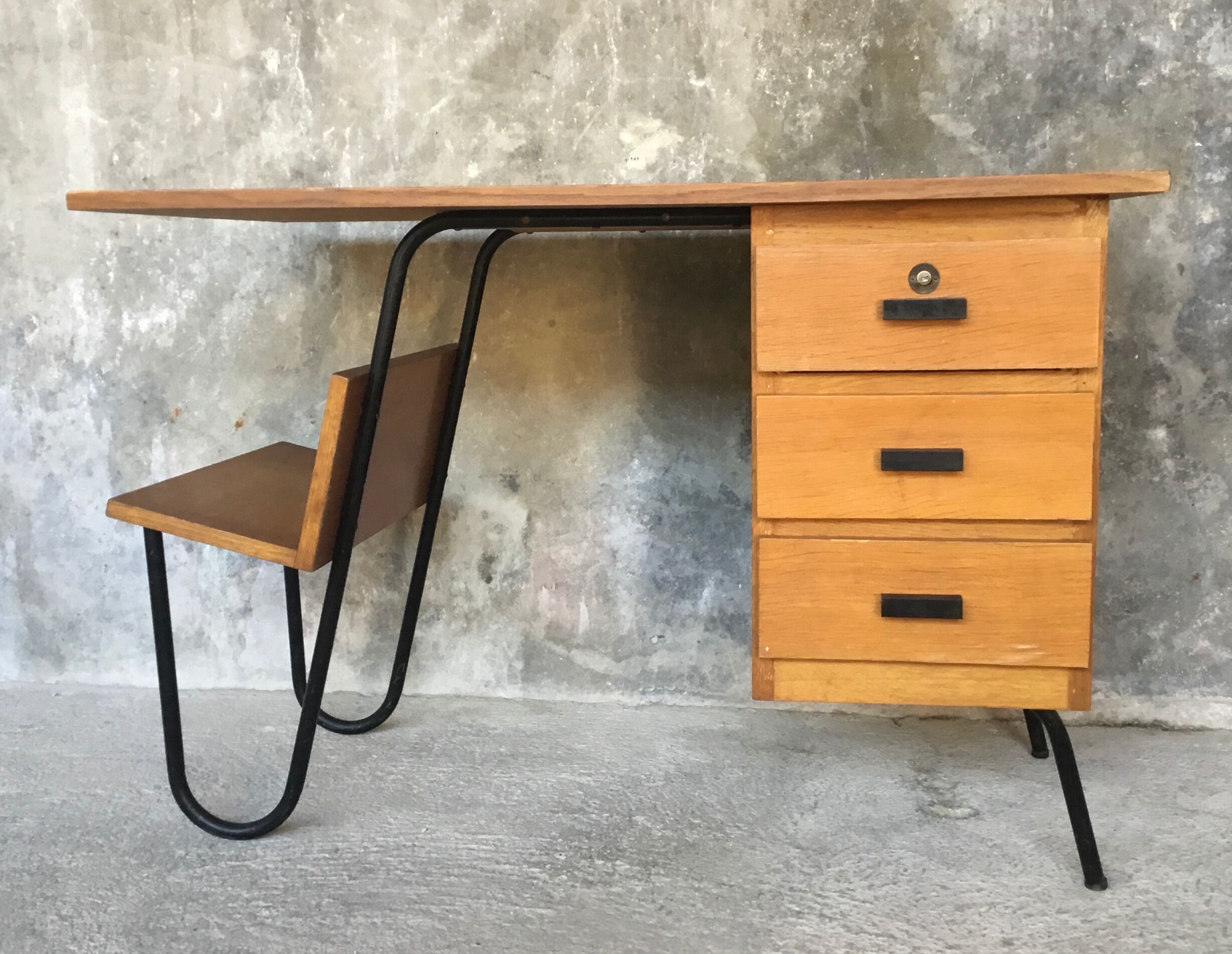 Desk brand spirol