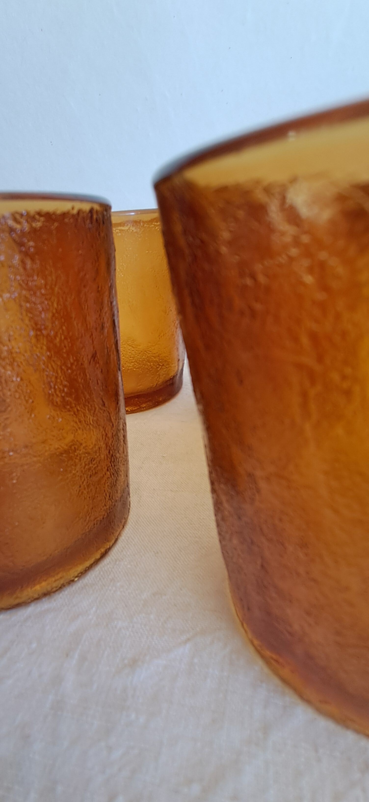 Verres à eau Sierra Arcoroc. Verre ambré effet texturé givré.  Années