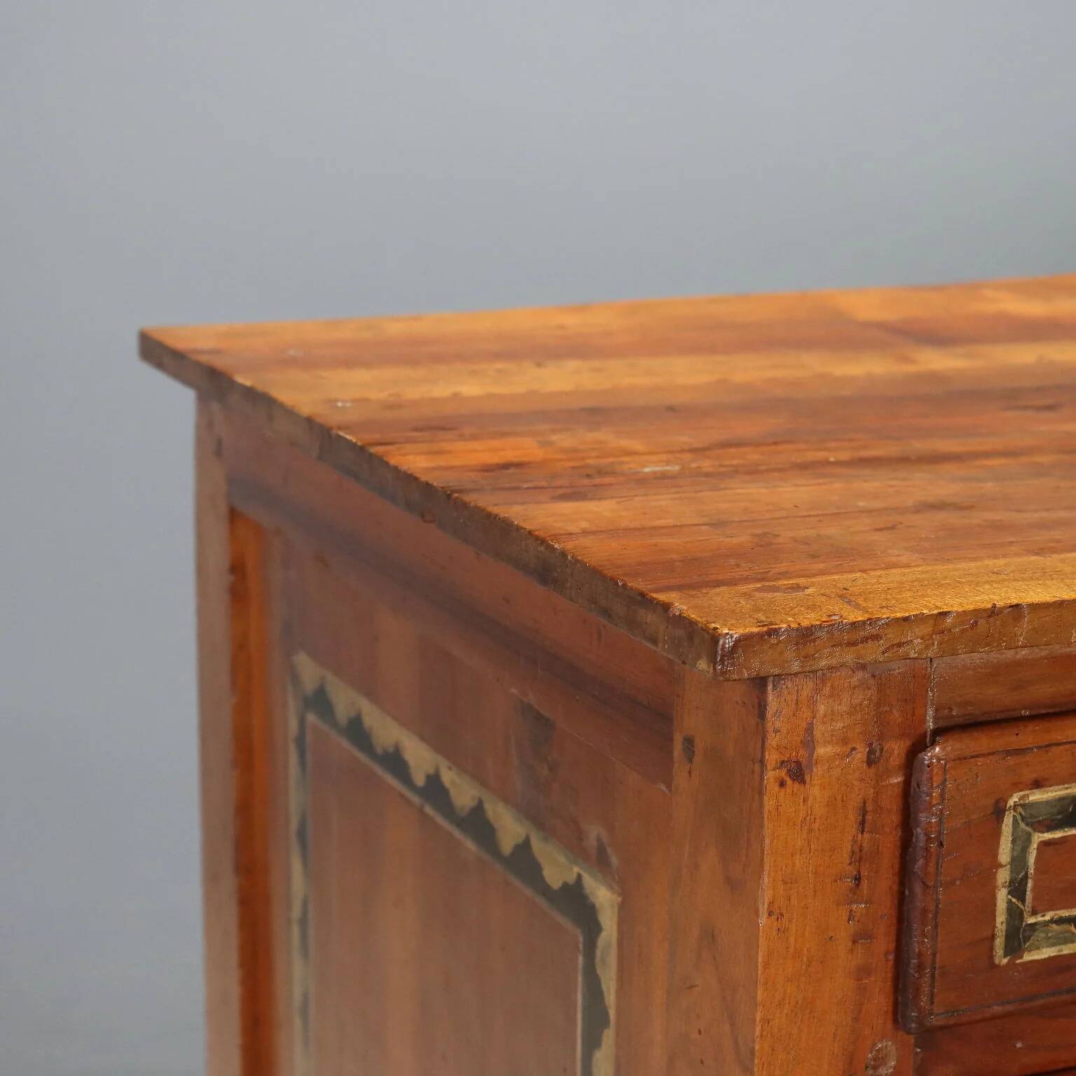 Directoire commode in walnut - Italy 19th century