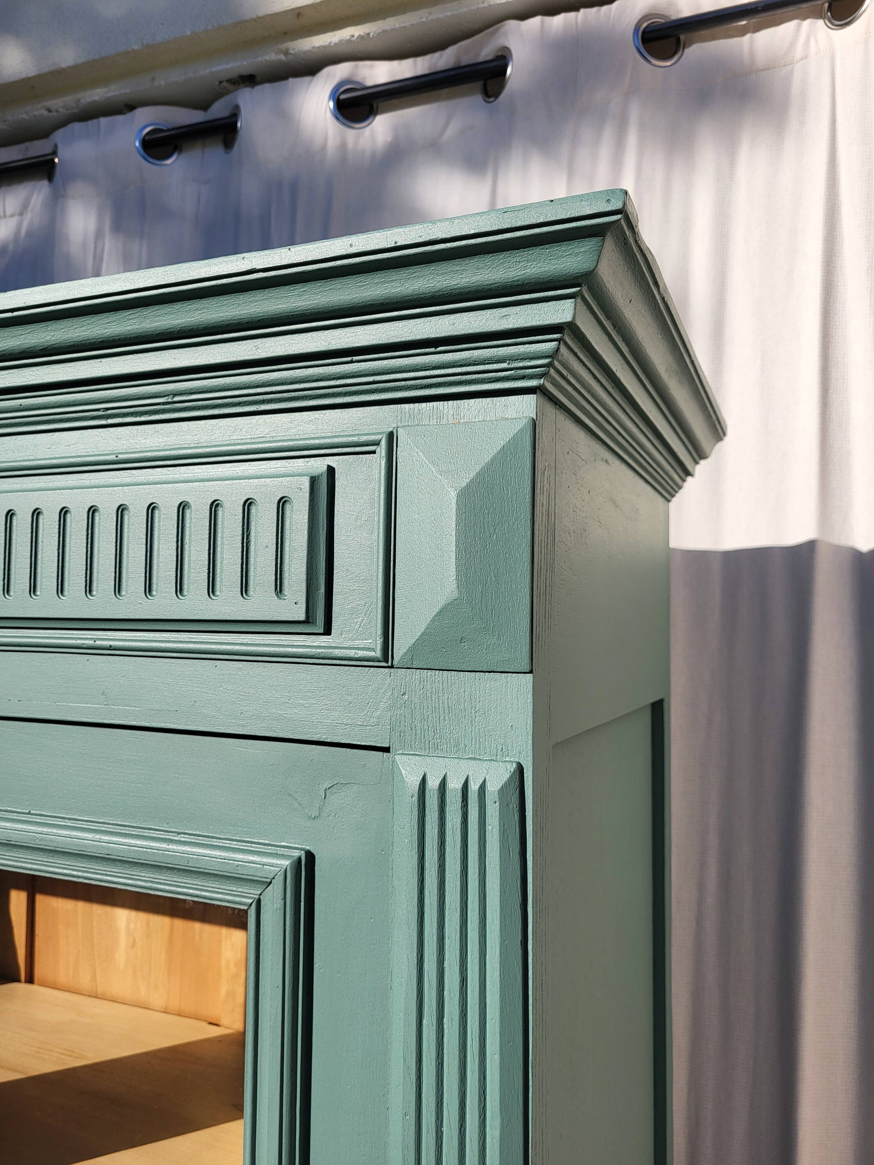 2 glass door dresser